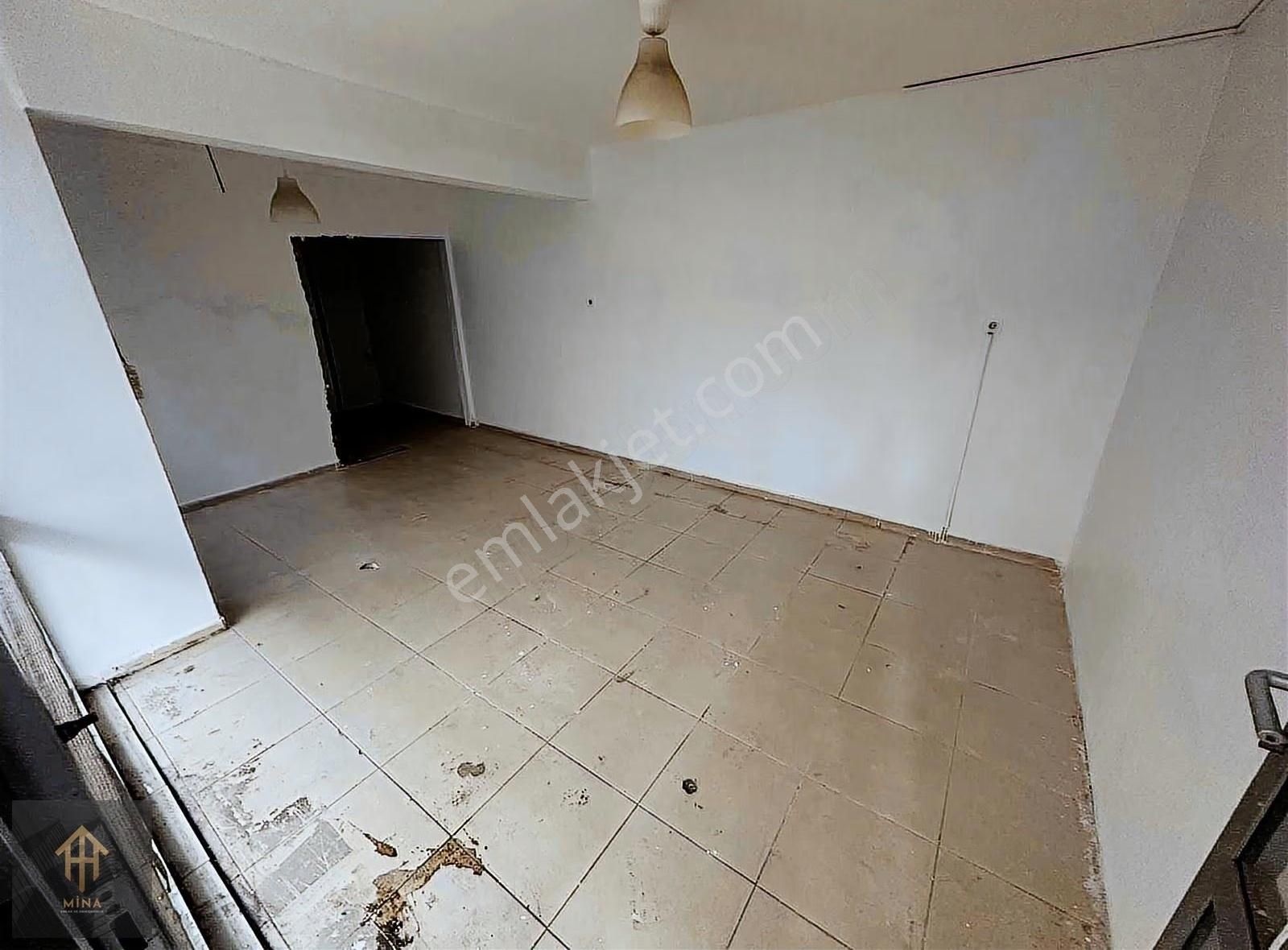 Düz Ayak Depolu Dükkan Reşitpaşa Caddesine Komşu - Görsel 9