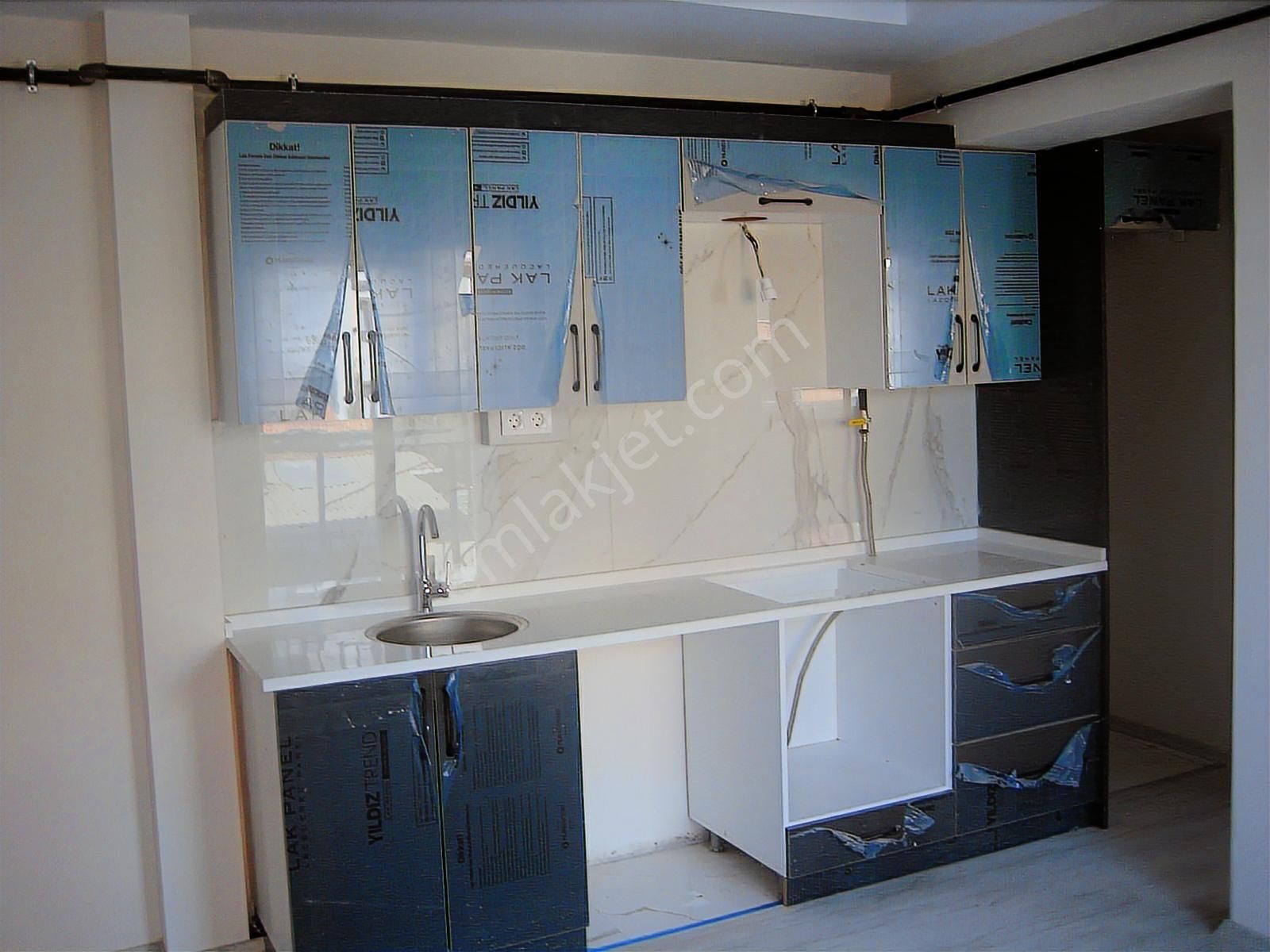 Menemen Uğur Mumcu'da Kiralık Sıfır 1+1 Daire.