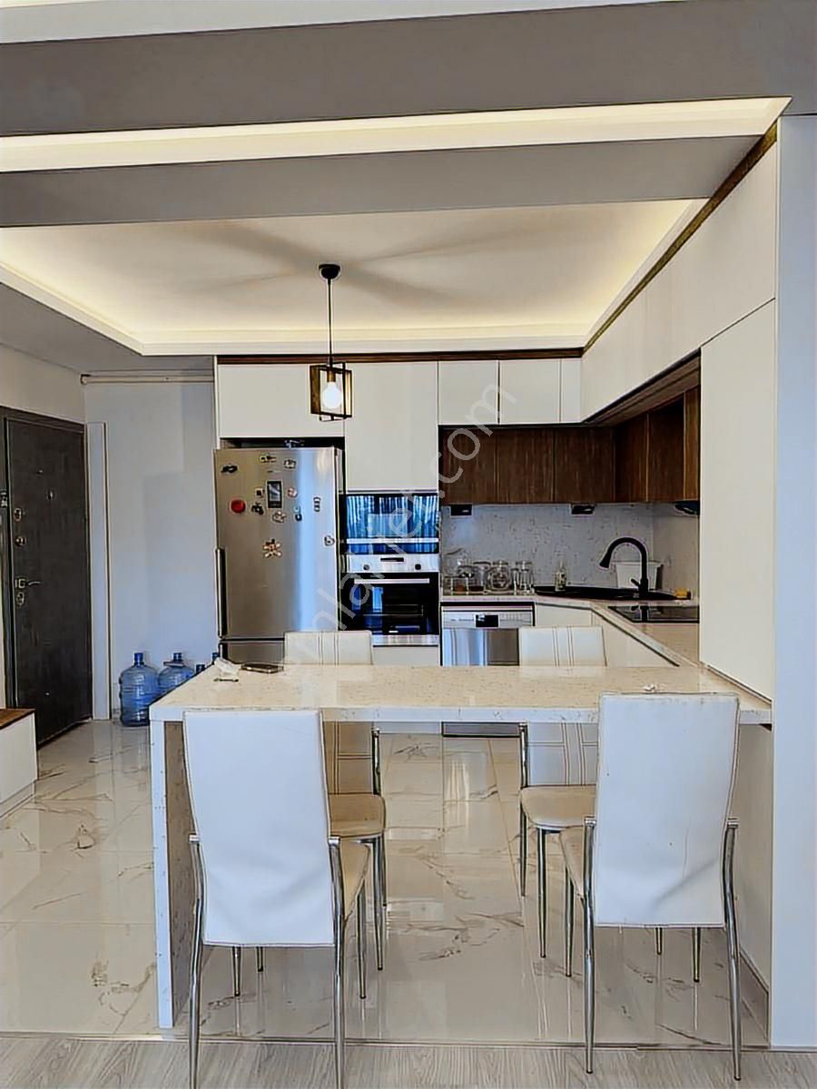 Değirmendere'de Havuzlu Sitede Geniş 3+1 Daire - Görsel 11