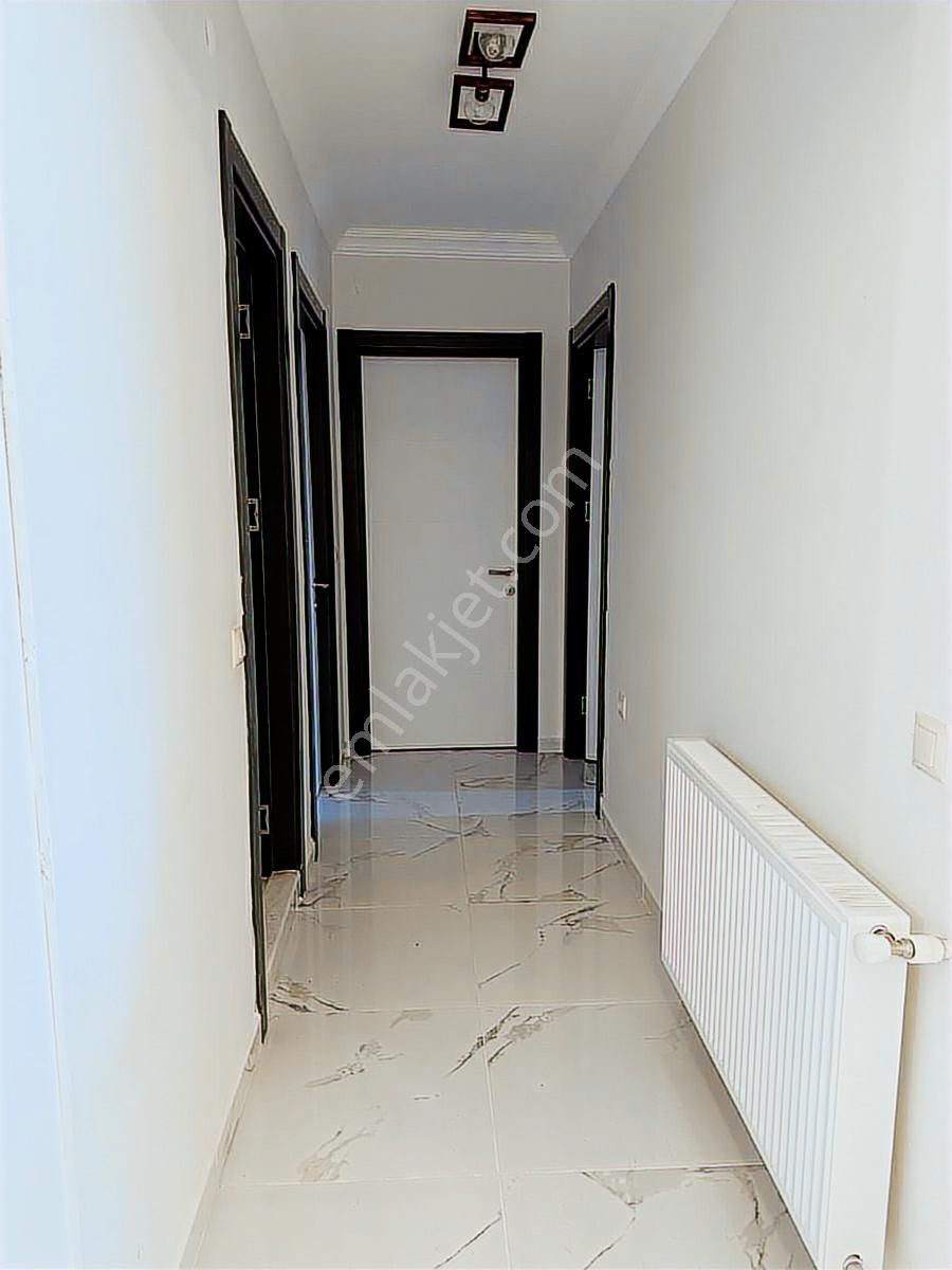 Değirmendere'de Havuzlu Sitede Geniş 3+1 Daire - Görsel 7