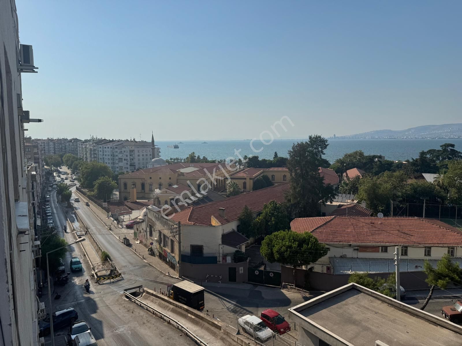 Mithatpaşa Mah De Full Deniz Manzaralı Kiralık Daire