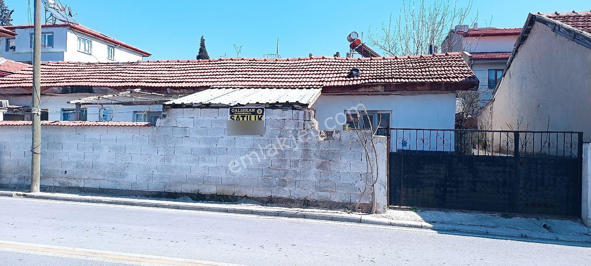 Sevindik'te Cadde Üzeri İçinde Ev Müstakil Tapulu Takaslı 288 M² Arsa - Görsel 2