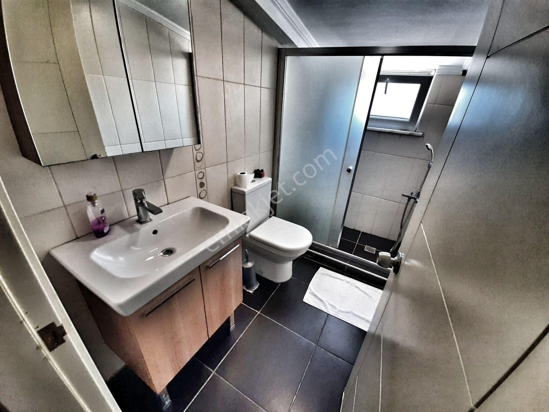 Kartal Yeniadliye-hastane-e5-metro Yürüme Mesafesi 2-4 Kişilik Jakuzili Veya Standart Üks Daireler - Görsel 26