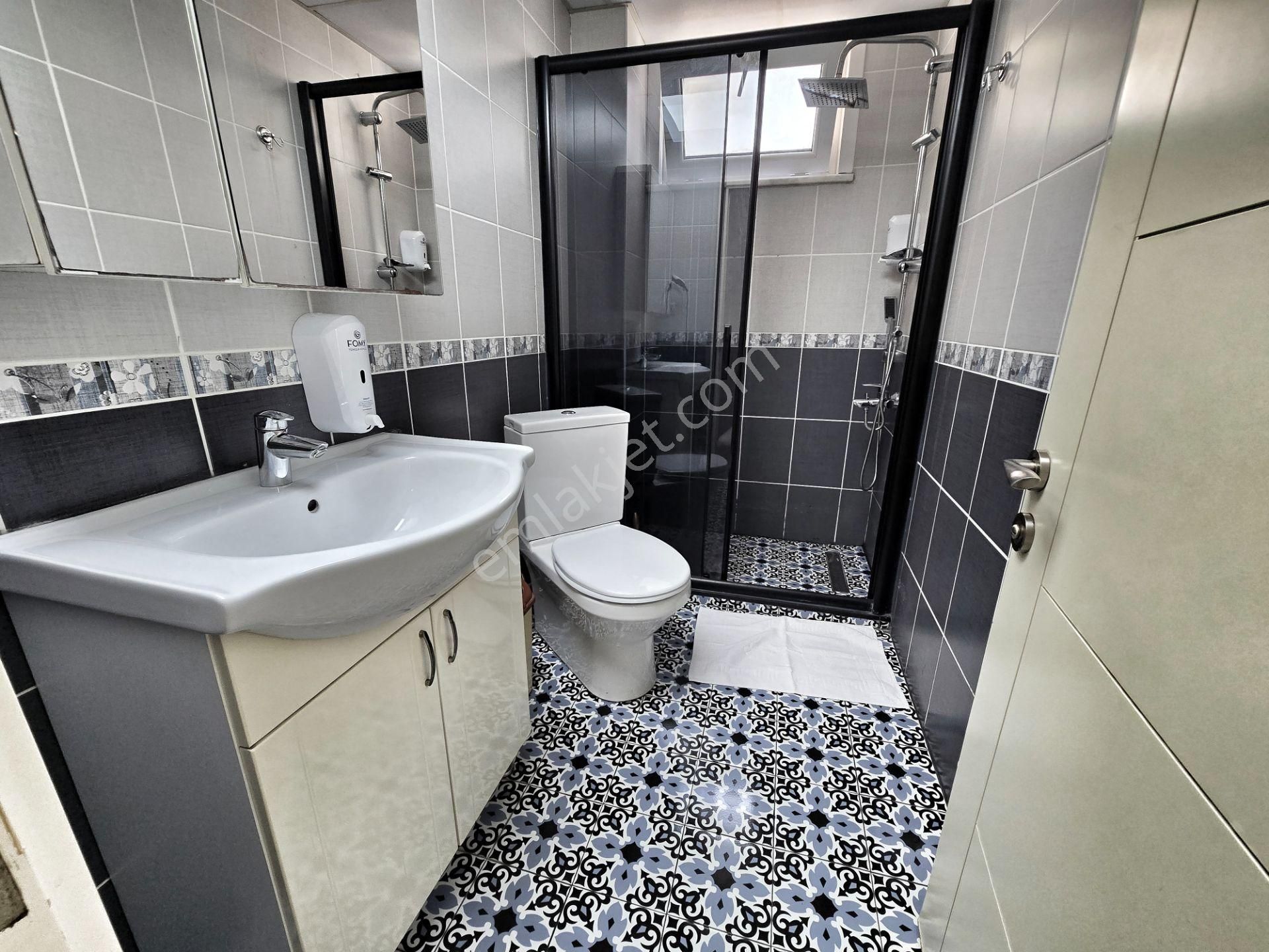 Kartal Yeniadliye-hastane-e5-metro Yürüme Mesafesi 2-4 Kişilik Jakuzili Veya Standart Üks Daireler - Görsel 17