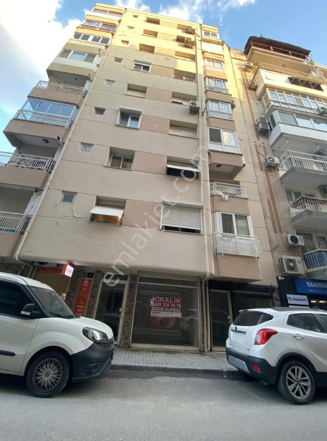 Karşıyaka, Tersane'de Kiralık Dükkan & Ofis