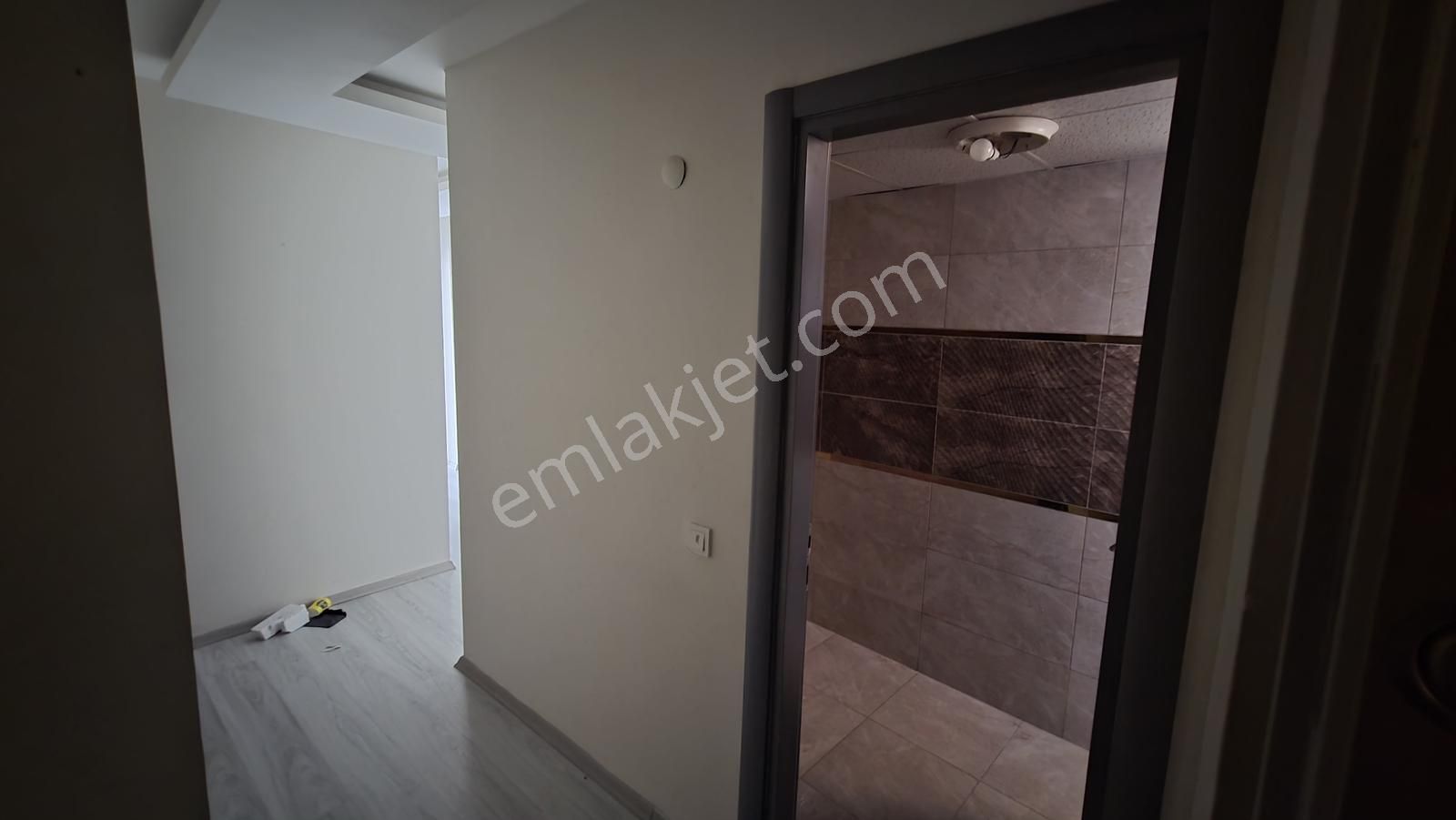 Kuşadası Sahile 50mt Manzaralı 2+1 Boş Devamlı Kiralık Arakat - Görsel 2