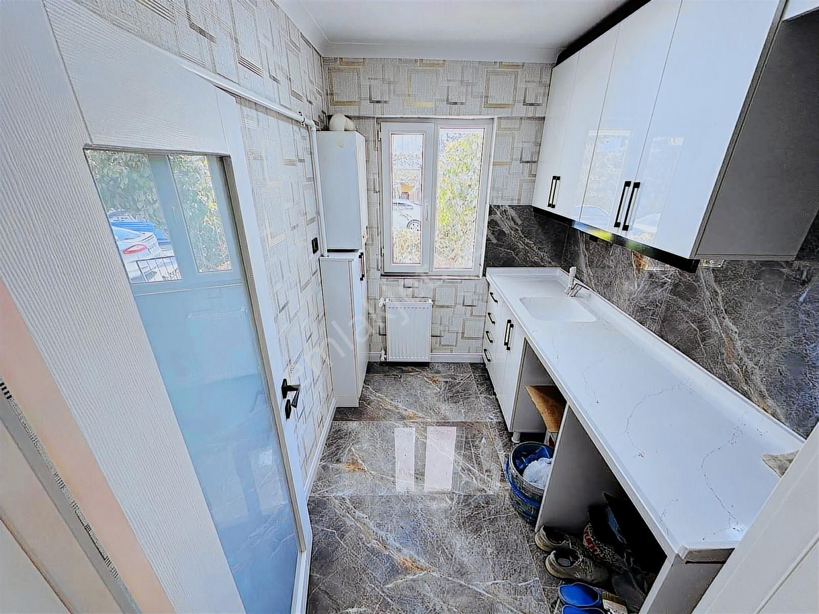 Dutluk Metro Yakını 2+1 Yapılı Giriş Kat Kiralık Daire - Görsel 11