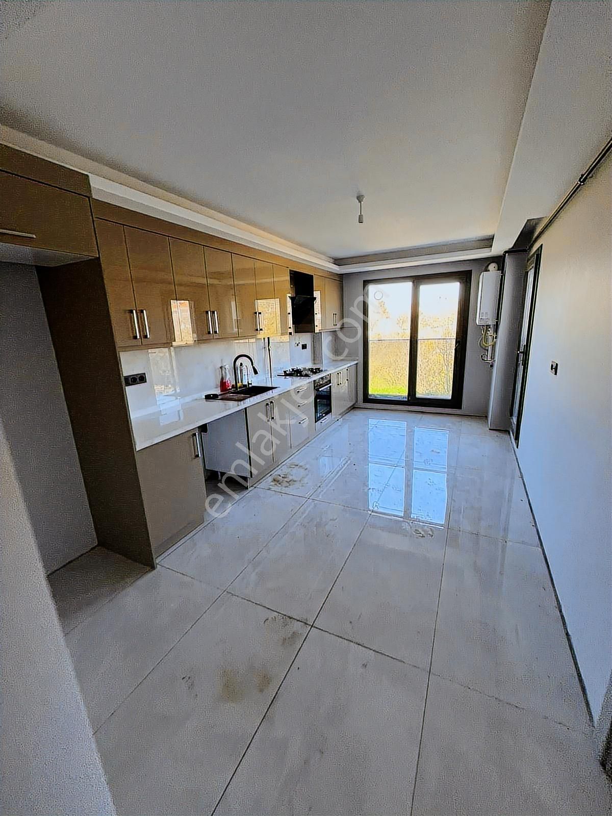 Bayırda Kapalı Mutfak Kiralık 3+1 Daire - Görsel 3