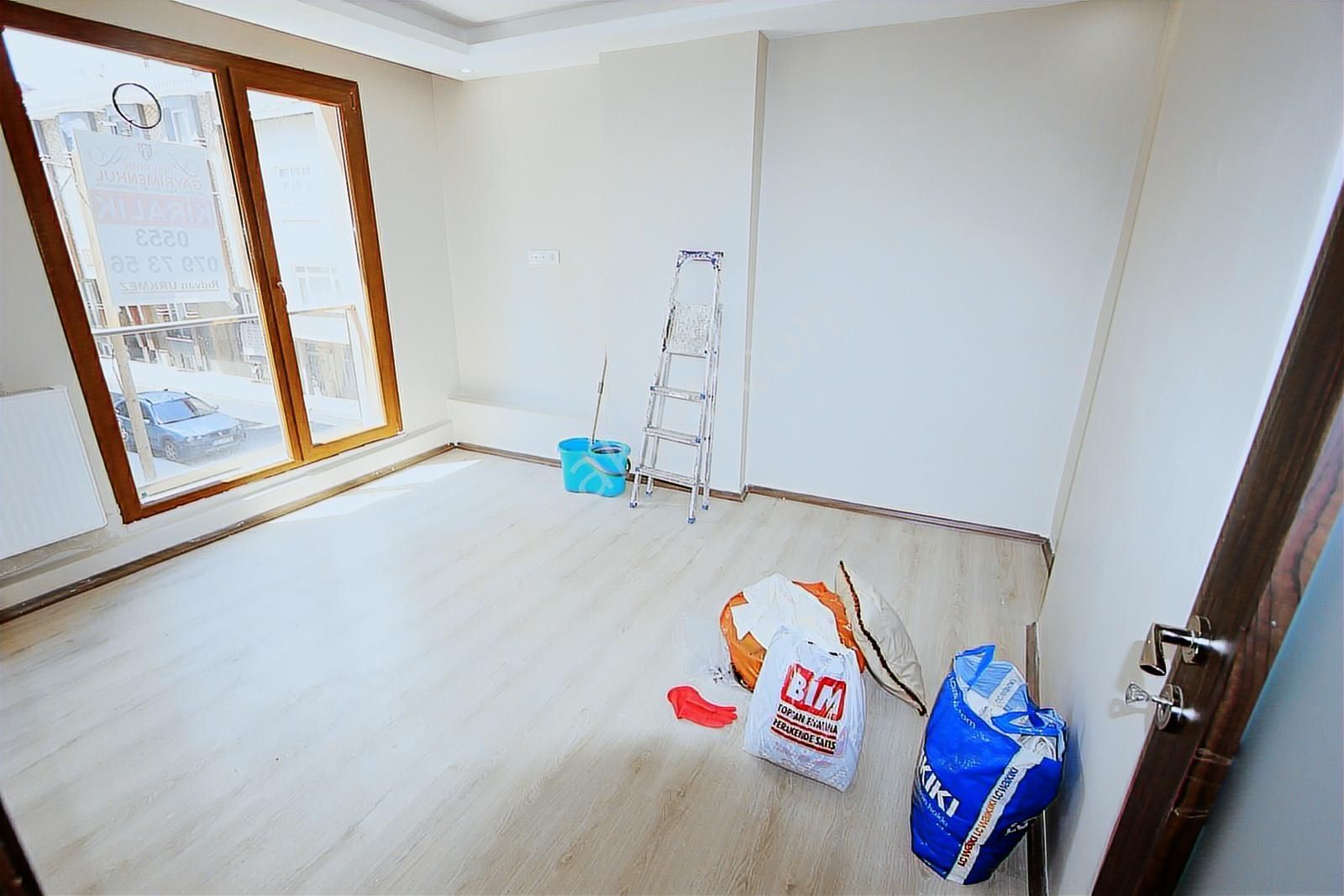 Bezirganbahçe'de 1+1 Satılık 65 M2 Yüksek Giriş 1.kat Gibi - Görsel 3