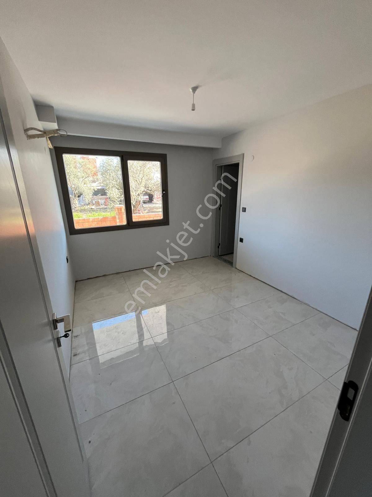 Bayırda Kapalı Mutfak Kiralık 3+1 Daire - Görsel 2