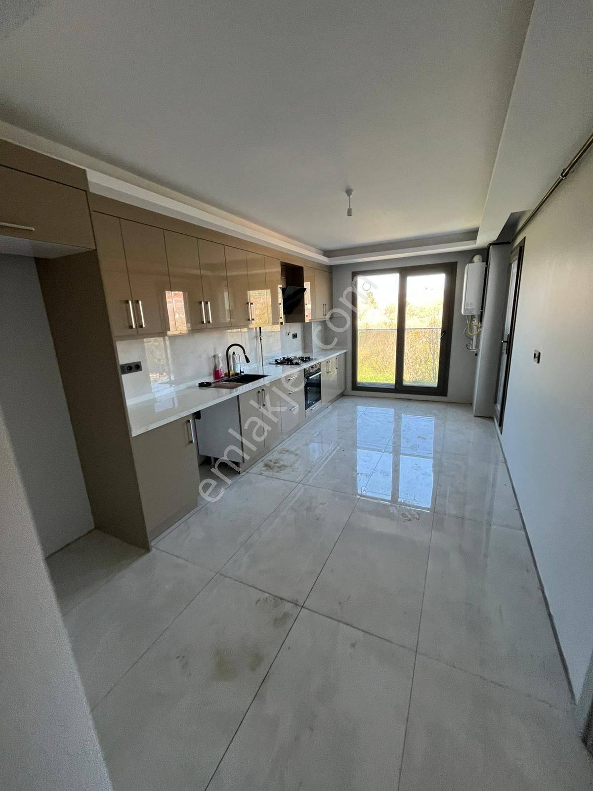 Bayırda Kapalı Mutfak Kiralık 3+1 Daire - Görsel 8