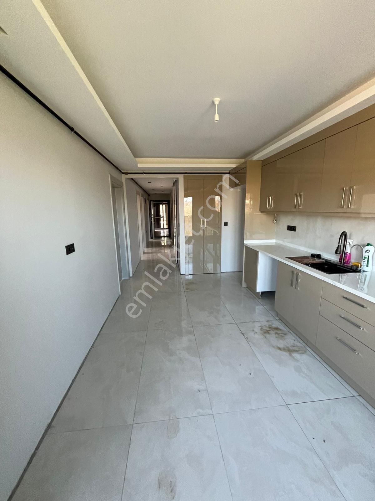 Bayırda Kapalı Mutfak Kiralık 3+1 Daire