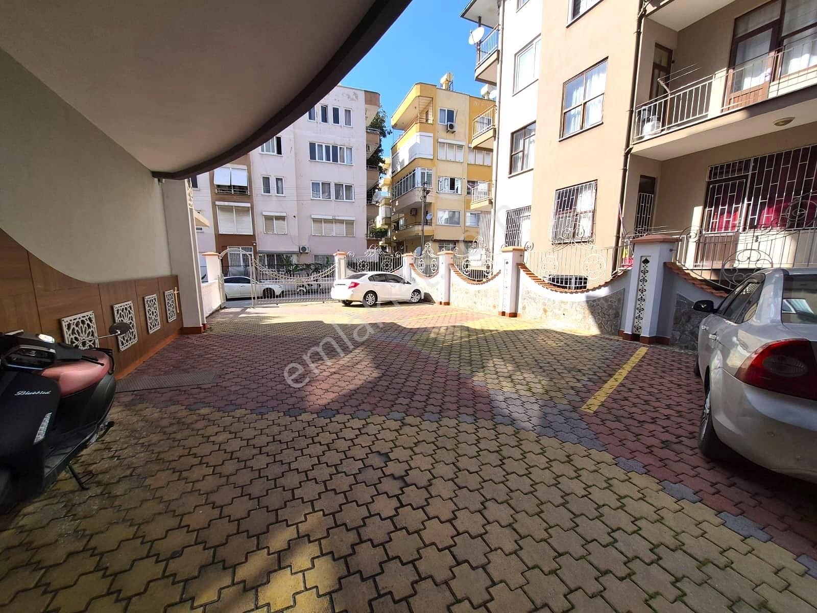 Alanya Güller Pınarı Mahallesi’nde Kiralık Geniş 1+1 Ayrı Mutfak Daire