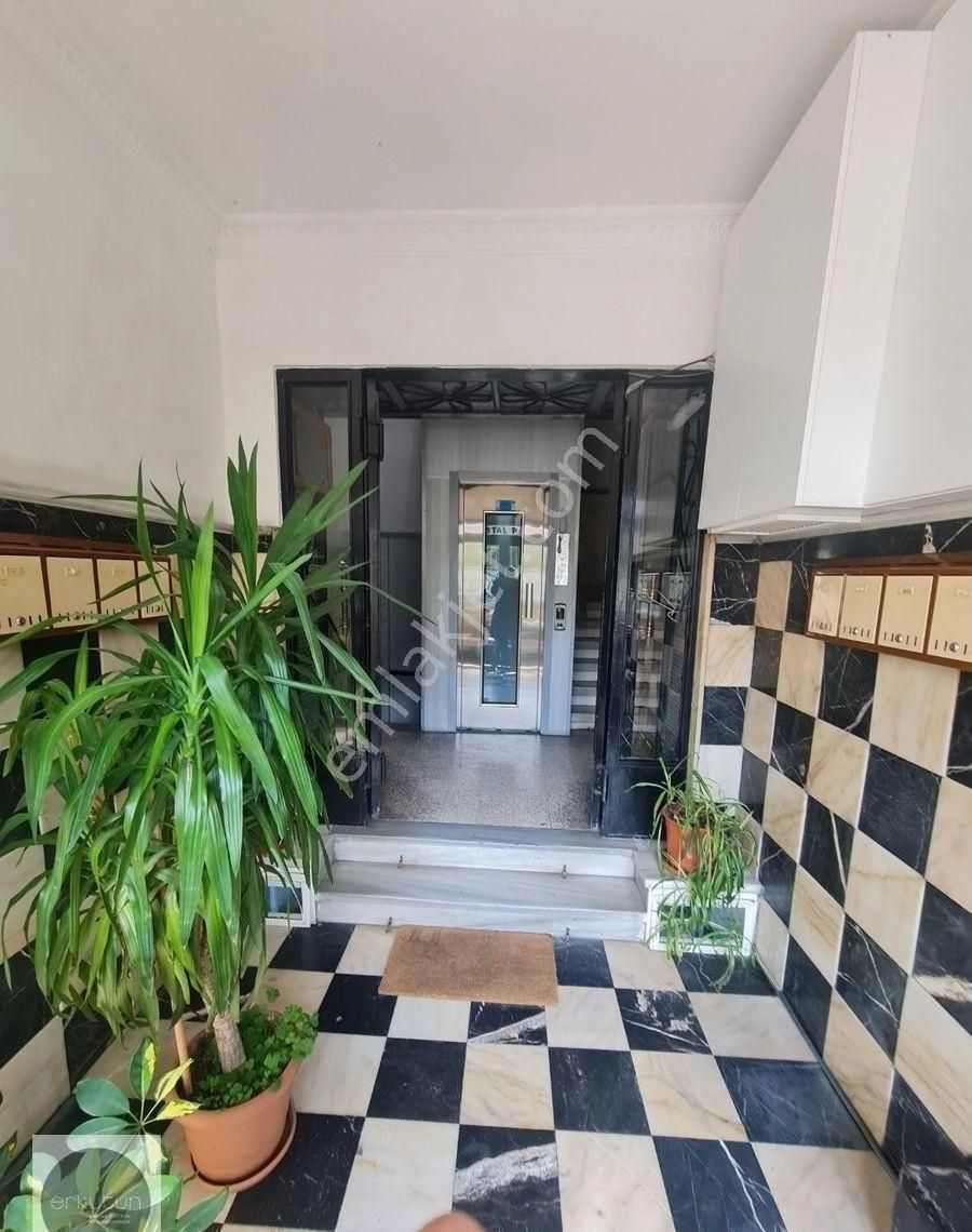 Erkutun'dan Nişantaşı'nda Prof.dr.orhan Ersek Sokakta Kaliteli Binada 1+1 Eşyalı Bahçe Katı Kiralık
