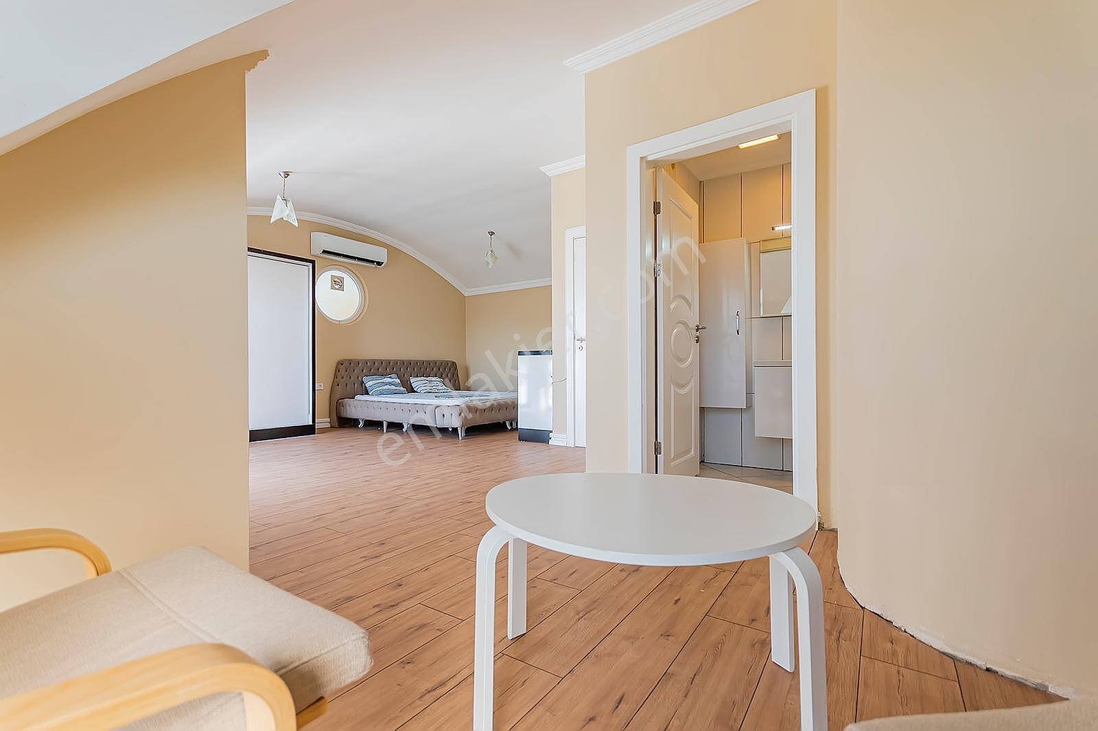 Antalya Kadriye’de Golf Sahasına Yakın Sitede Eşyalı 4+1 Villa - Görsel 24