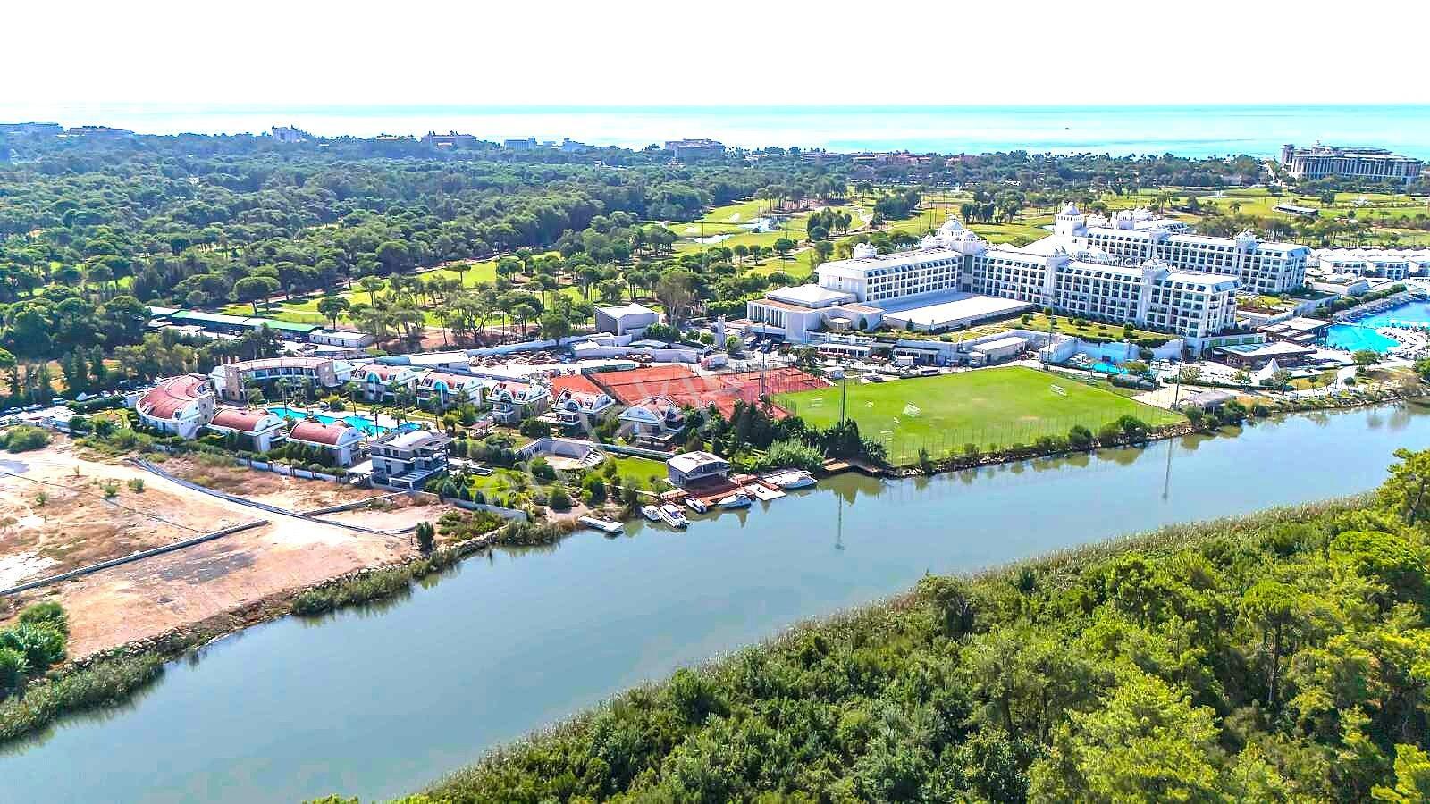 Antalya Kadriye’de Golf Sahasına Yakın Sitede Eşyalı 4+1 Villa - Görsel 6