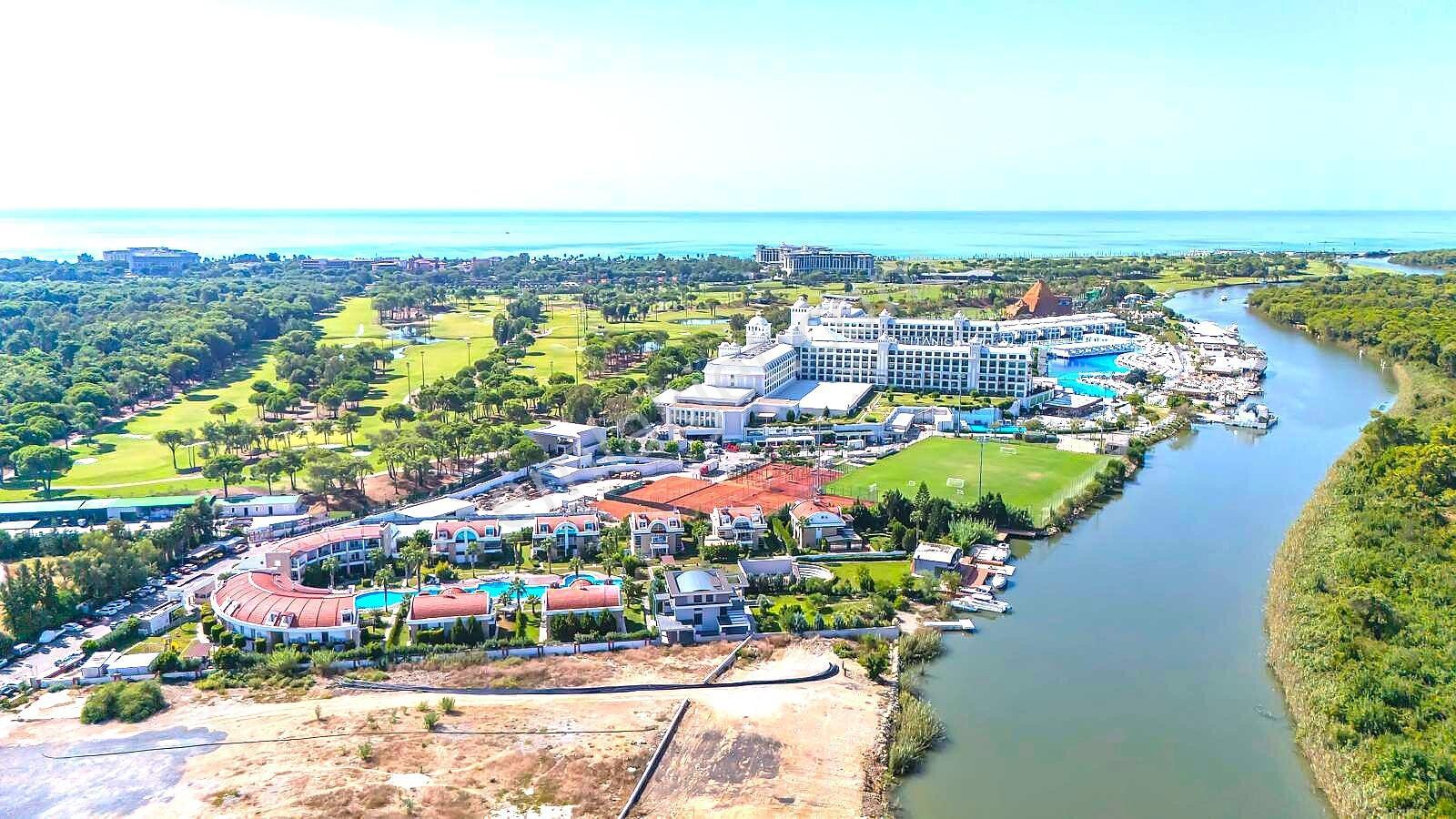 Antalya Kadriye’de Golf Sahasına Yakın Sitede Eşyalı 4+1 Villa - Görsel 4