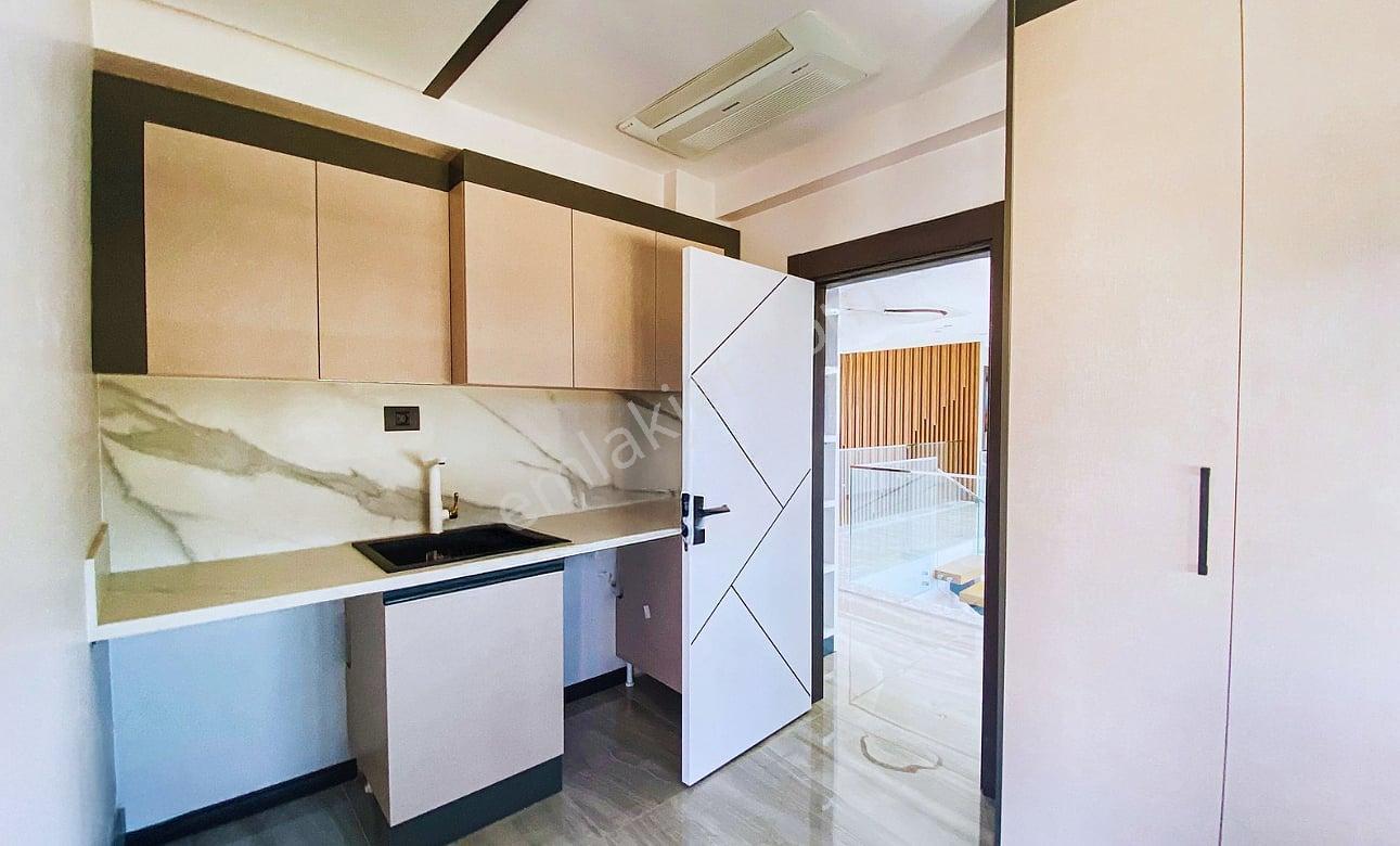 İzmir Foça'da Geniş Arsalı Havuzlu Şık Müstakil Villa - Görsel 21