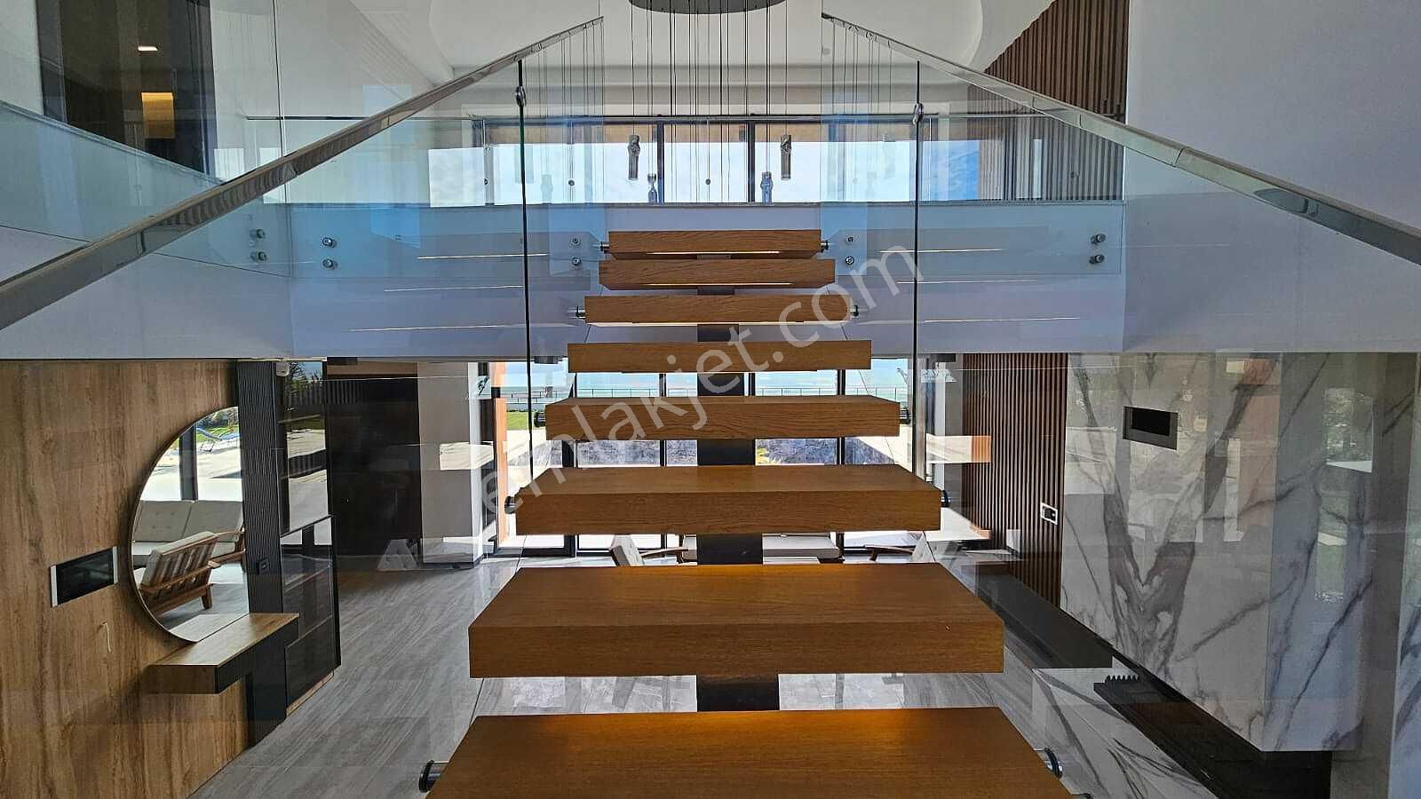 İzmir Foça'da Geniş Arsalı Havuzlu Şık Müstakil Villa - Görsel 22