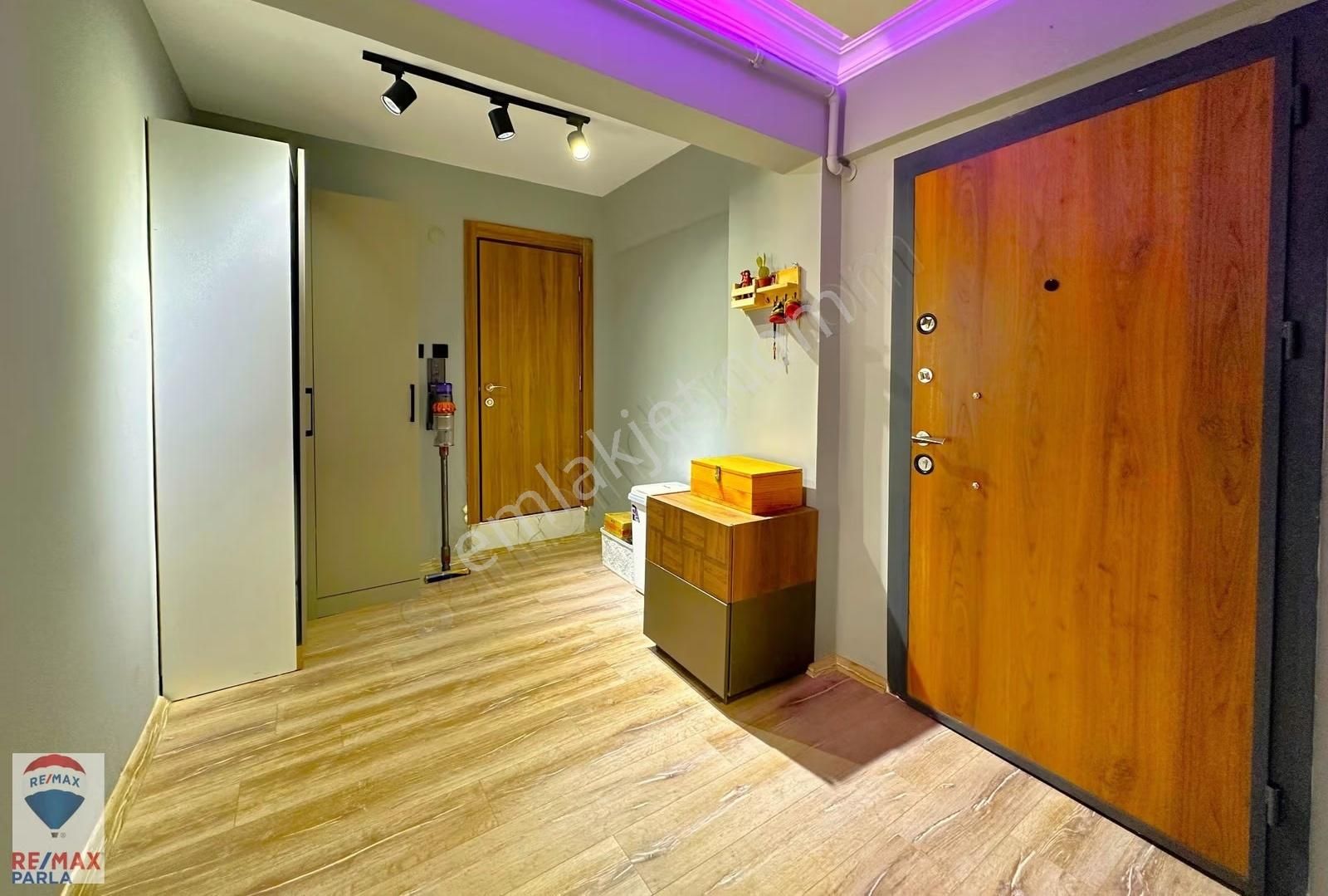 Remax Parla M.kaan Ak | Ömürevleri Sahil'de Migros Arkası 3+1! - Görsel 14