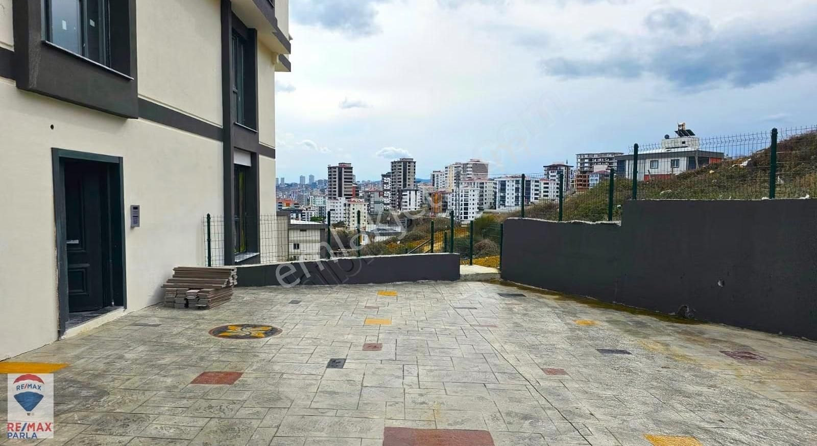 Remax M.kaan Ak | Alanlı'da Deniz Manzaralı 1+1 | Geniş Balkon ! - Görsel 9