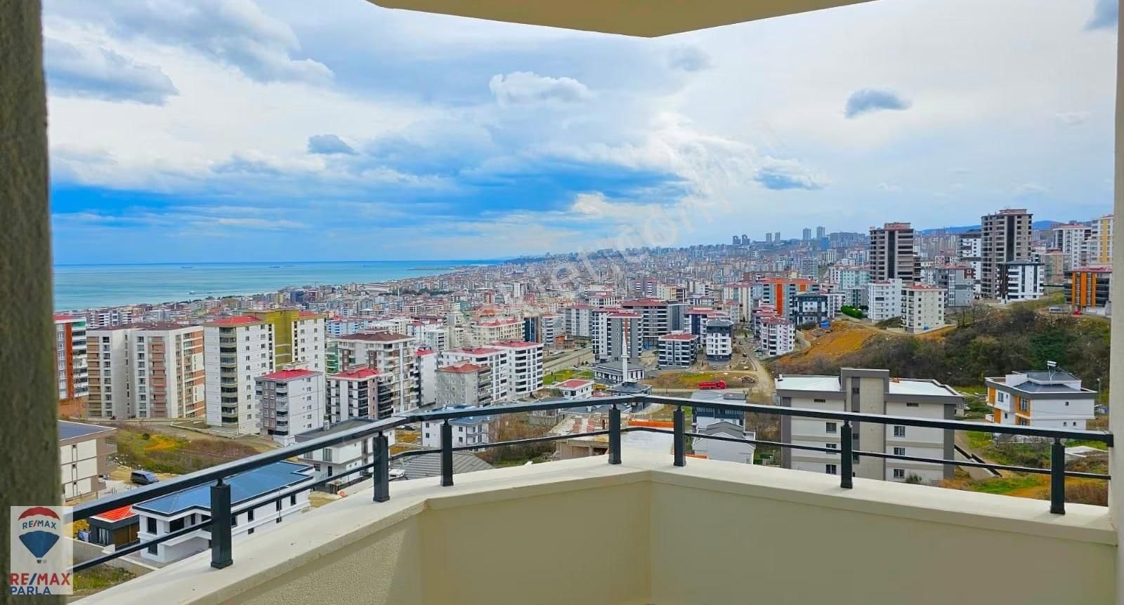Remax M.kaan Ak | Alanlı'da Deniz Manzaralı 1+1 | Geniş Balkon !