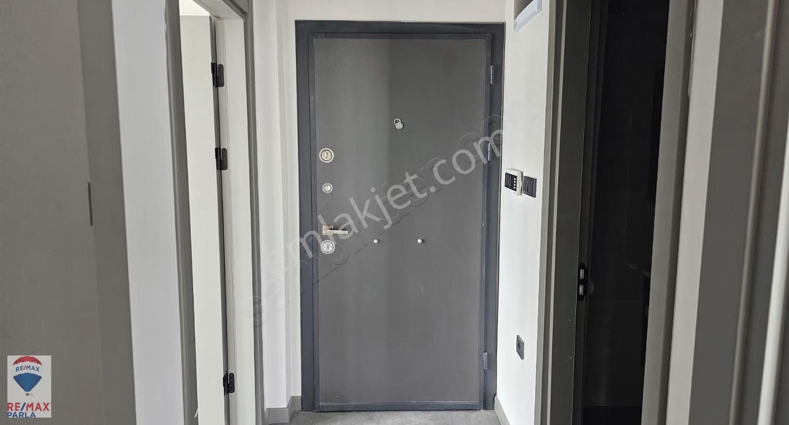 Remax M.kaan Ak | Alanlı'da Deniz Manzaralı 1+1 | Geniş Balkon ! - Görsel 10