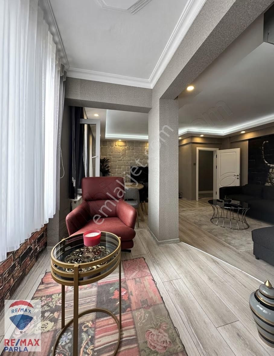 Remax Parla M.kaan Ak | Ömürevleri Sahil'de 1.katta 3+1 Daire ! - Görsel 5