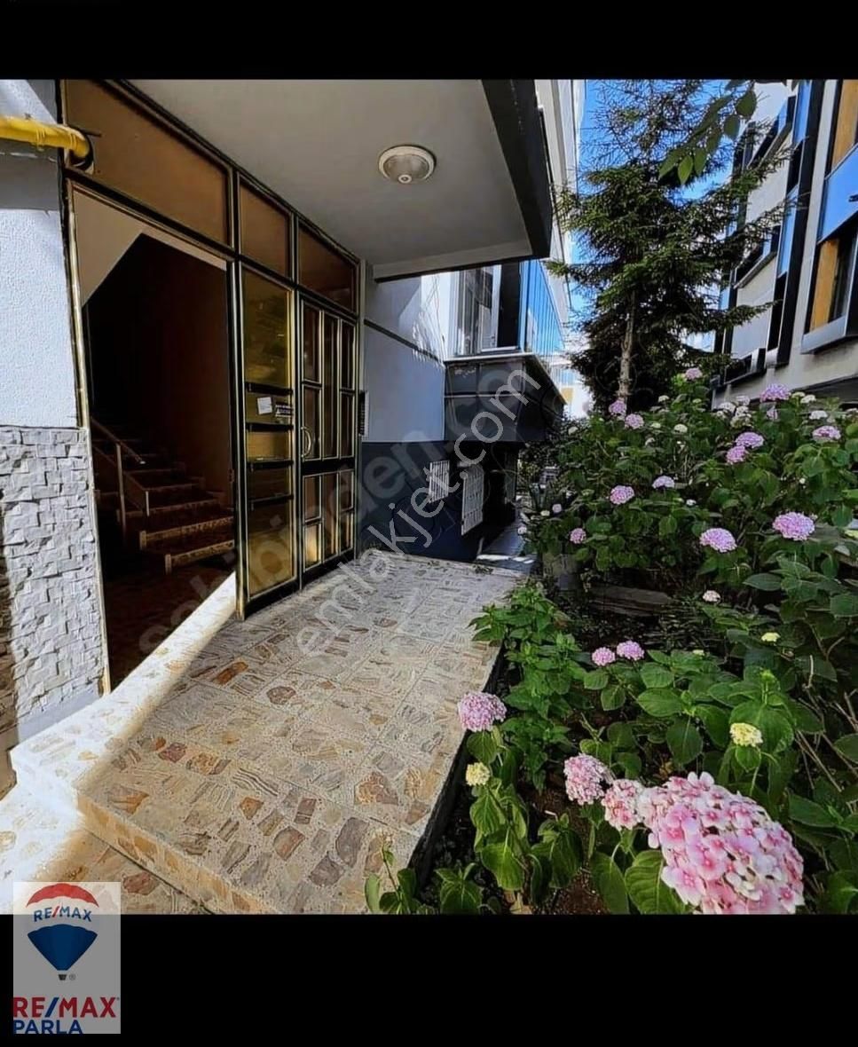 Remax Parla M.kaan Ak | Ömürevleri Sahil'de 1.katta 3+1 Daire ! - Görsel 17