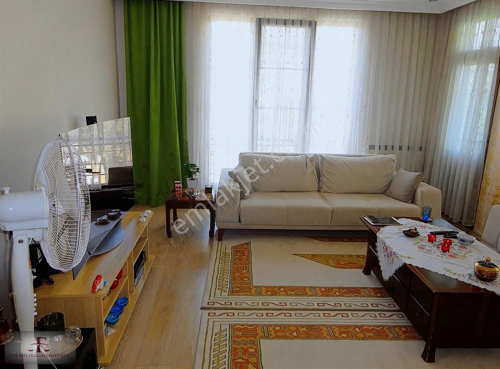 B.evler Yenibosna Çobançeşme Mah.satılık Otoparklı 2+1 Daire