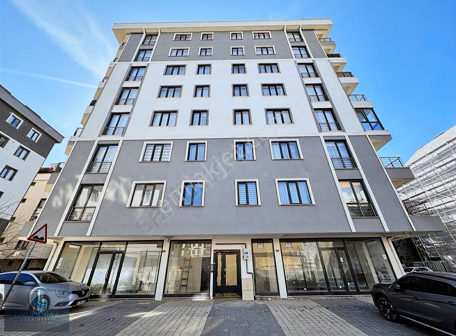 Sultanbeyli Mimar Sinan'da Yeni Binada Asansörlü Otoparklı 2+1