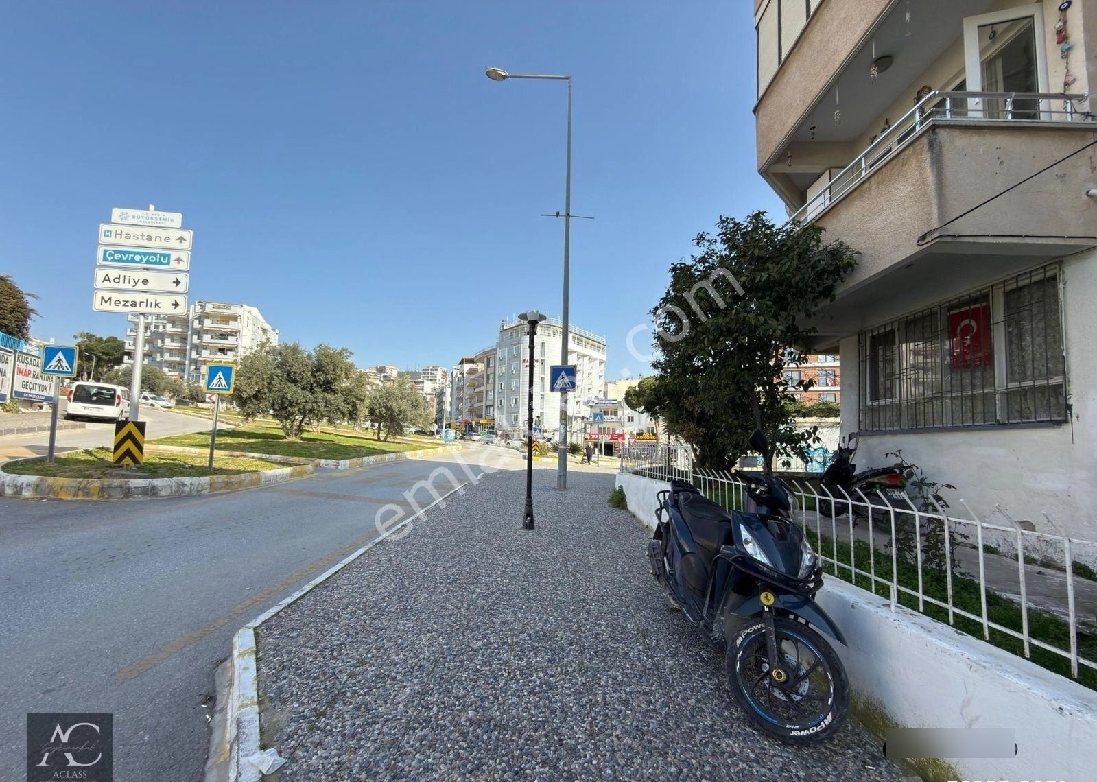 Aclass Emlaktan Kuşadasının Tam Merkezınde Kısmi Manzaralı Yatırımlık Full Eşyalı Fırsat Daire - Görsel 32