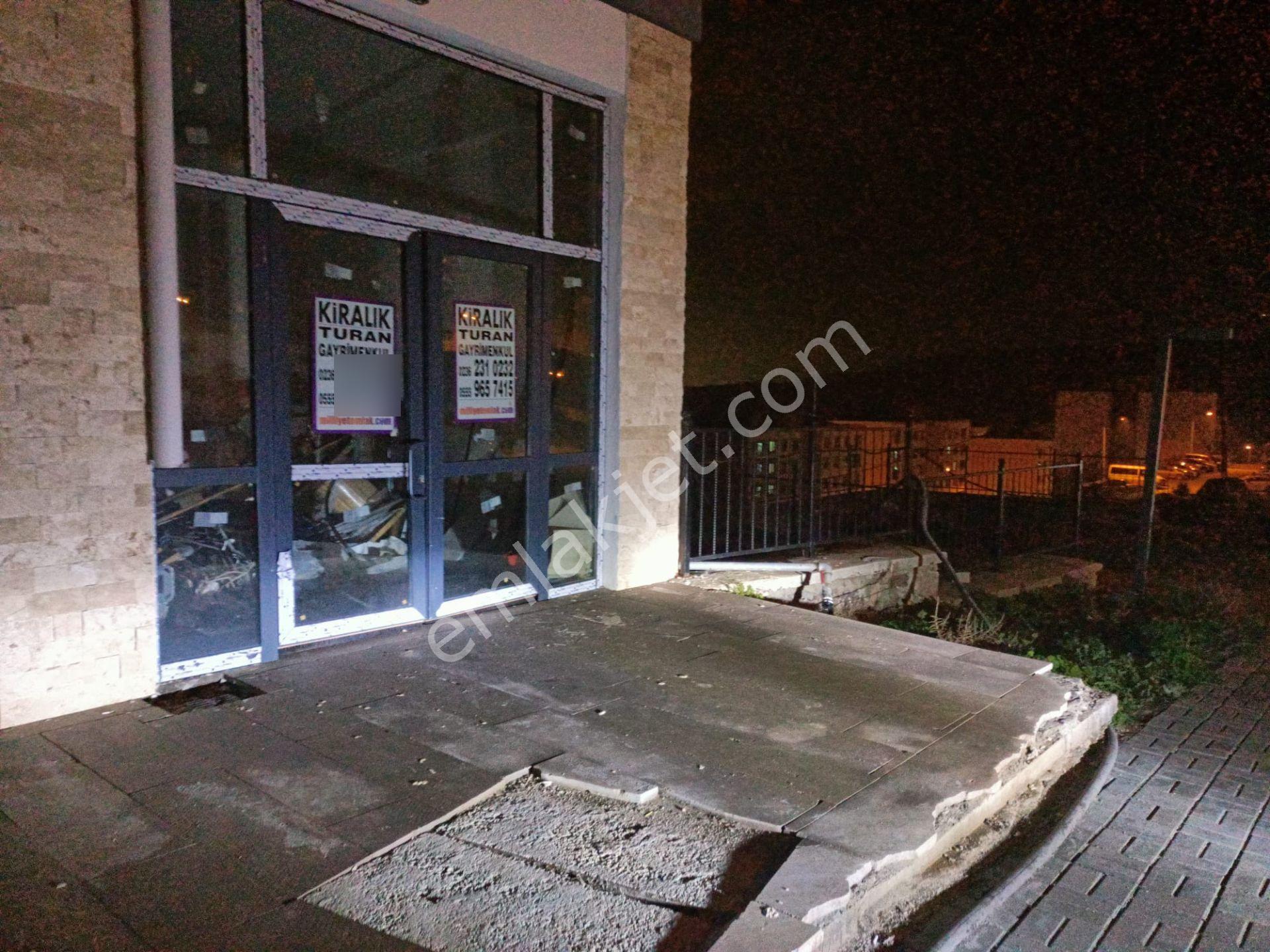 Hem Cadde Hem Park Cepheli! Kiralık 2 Katlı Köşe Dükkan - Görsel 2