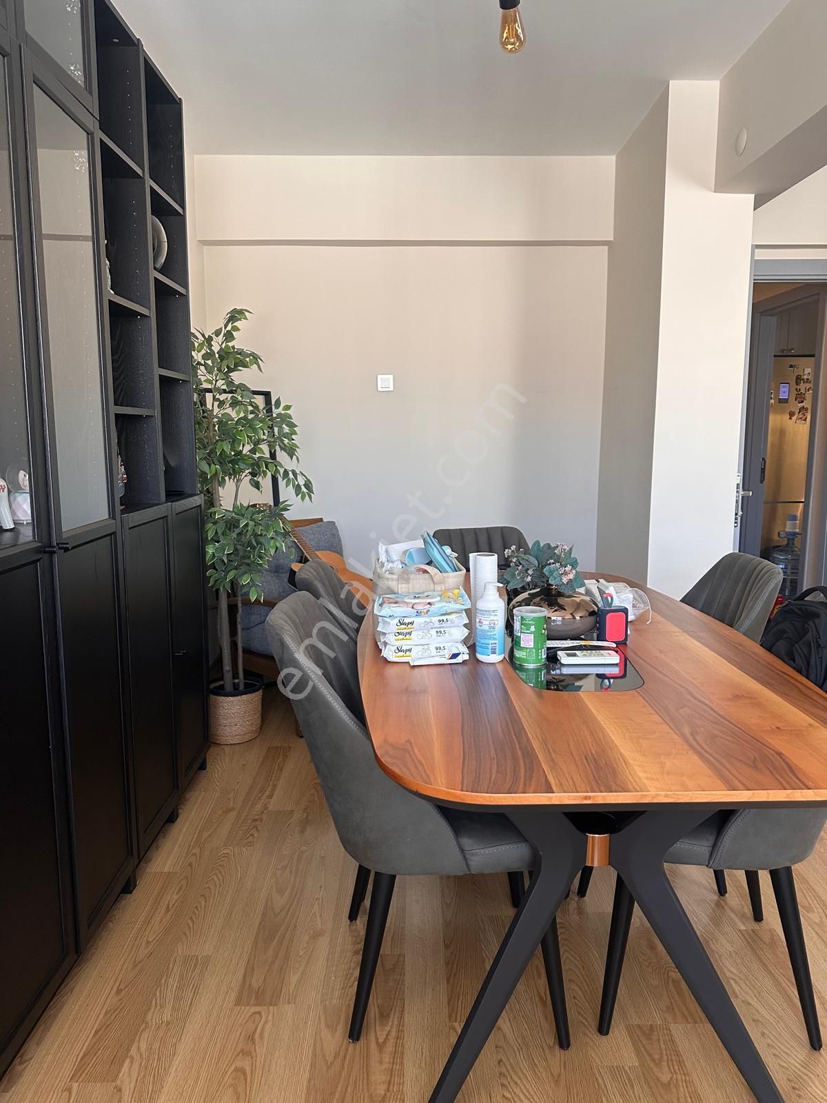 Adnan Süvari'de Özel Dekorasyonlu Şık 2+1 D.gazlı Otoparklı Kiralık Daire - Görsel 6