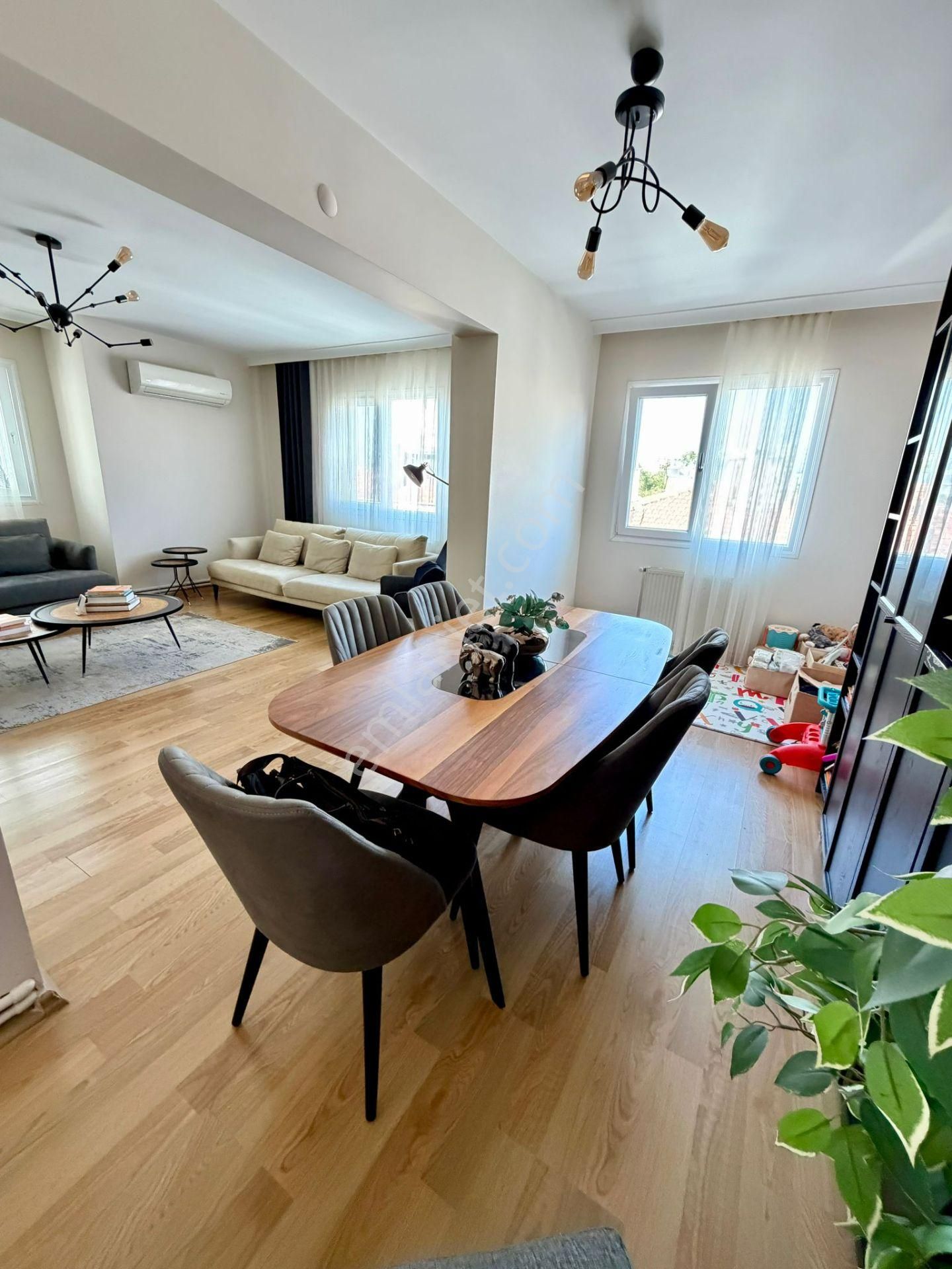 Adnan Süvari'de Özel Dekorasyonlu Şık 2+1 D.gazlı Otoparklı Kiralık Daire - Görsel 4