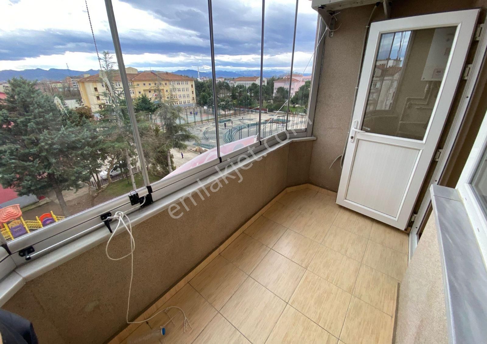 Lerox Uçardan Okullar Bölgesinde Satılık Geniş Daire - Görsel 13