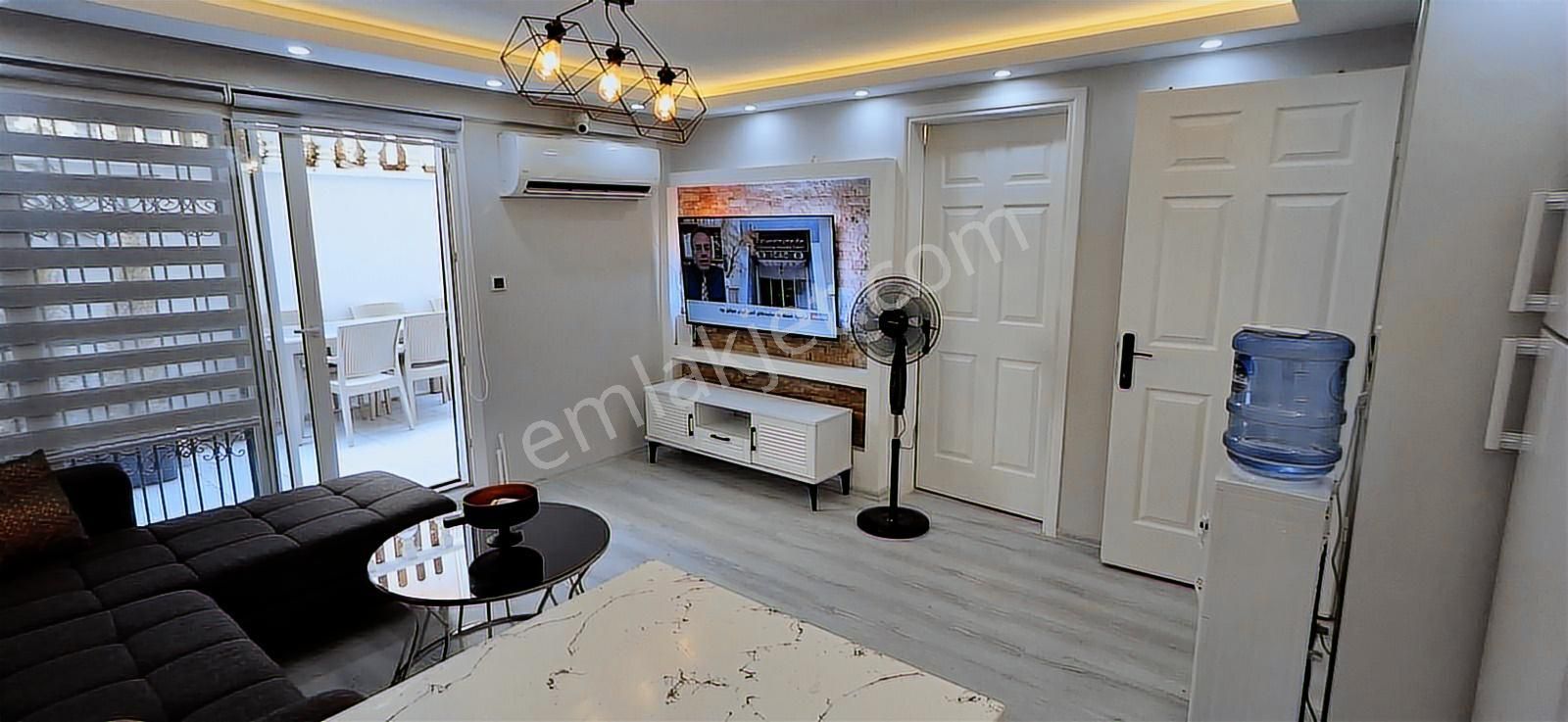 Yabancıdan Satılık.ful Eşyalı,cadde Üzeri Sahile 150mt.2+1.daire