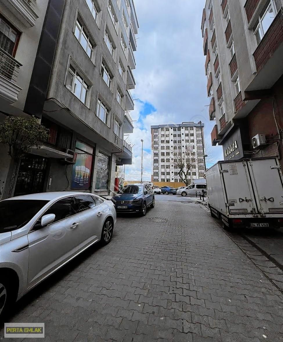 Cadde Üstü 1+1 Bahçe Katı Bahçeli Eşyalı Yüksek Kira Getirili - Görsel 4