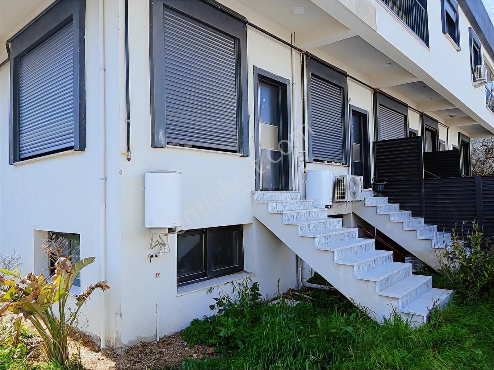 Urla Rüstem Mahallesinde Müstakil Girişli 1+1 Dublex Sıfır Bina