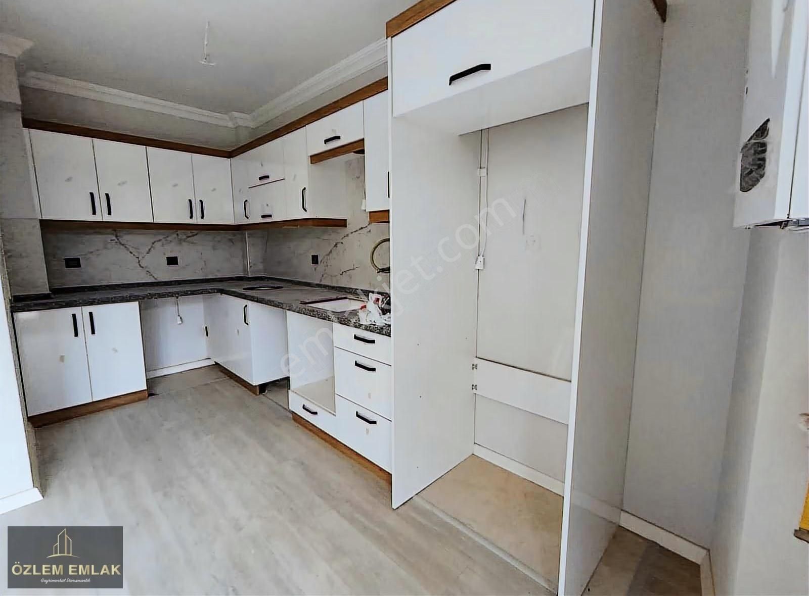 Özlem'den Modern Ve Konforlu Yaşamın Yeni Adresinde 1+1