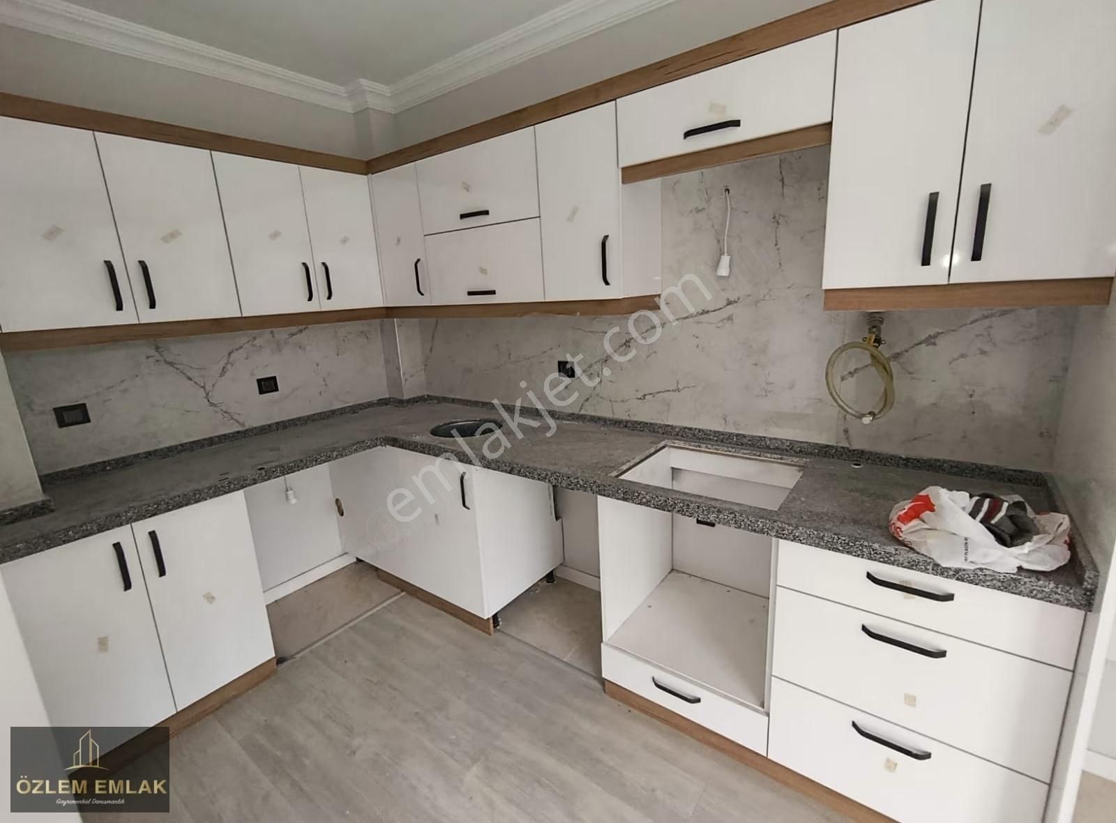 Özlem'den Modern Ve Konforlu Yaşamın Yeni Adresinde 1+1 - Görsel 8