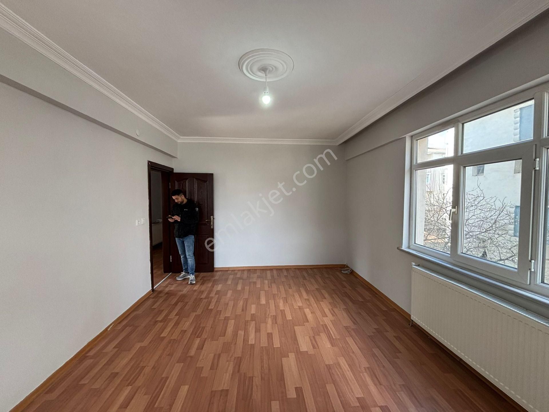 **eryıldız Gayrimenkul'den**fevzipaşa Mah.merkezde Kiralık 2+1 Ön Cephe - Görsel 14