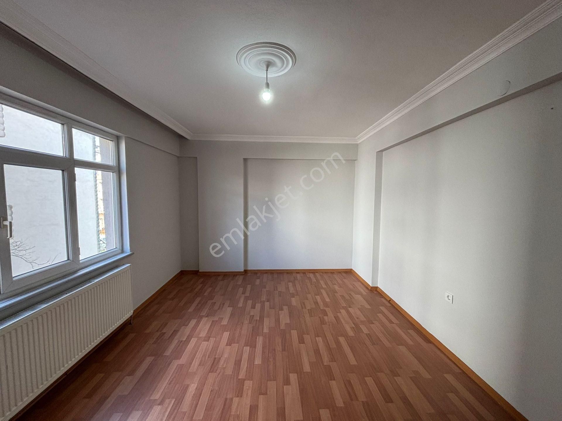 **eryıldız Gayrimenkul'den**fevzipaşa Mah.merkezde Kiralık 2+1 Ön Cephe - Görsel 19