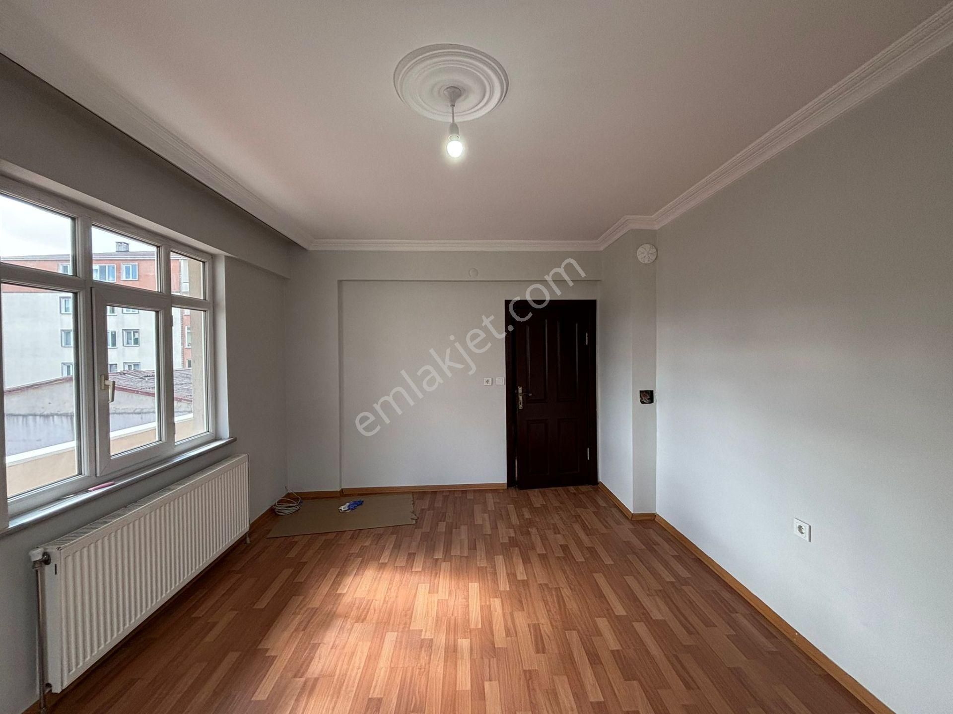 **eryıldız Gayrimenkul'den**fevzipaşa Mah.merkezde Kiralık 2+1 Ön Cephe - Görsel 18