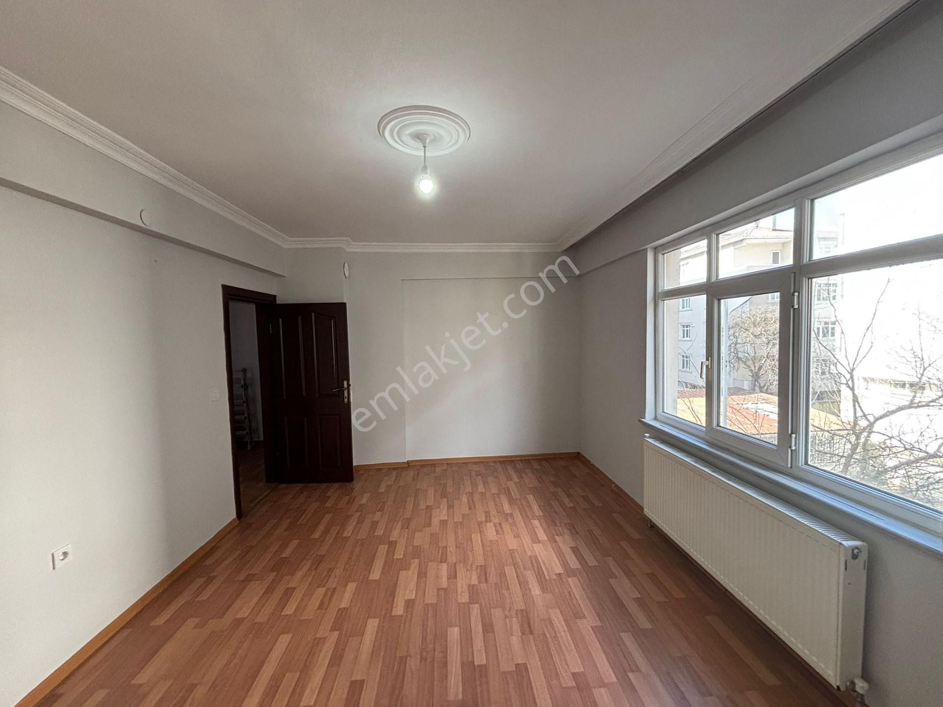 **eryıldız Gayrimenkul'den**fevzipaşa Mah.merkezde Kiralık 2+1 Ön Cephe - Görsel 20