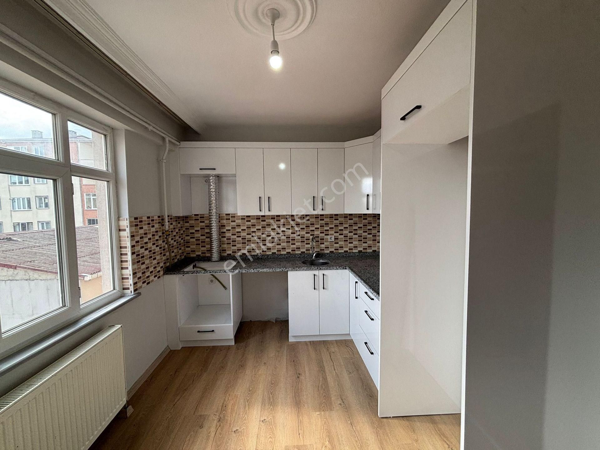 **eryıldız Gayrimenkul'den**fevzipaşa Mah.merkezde Kiralık 2+1 Ön Cephe - Görsel 5