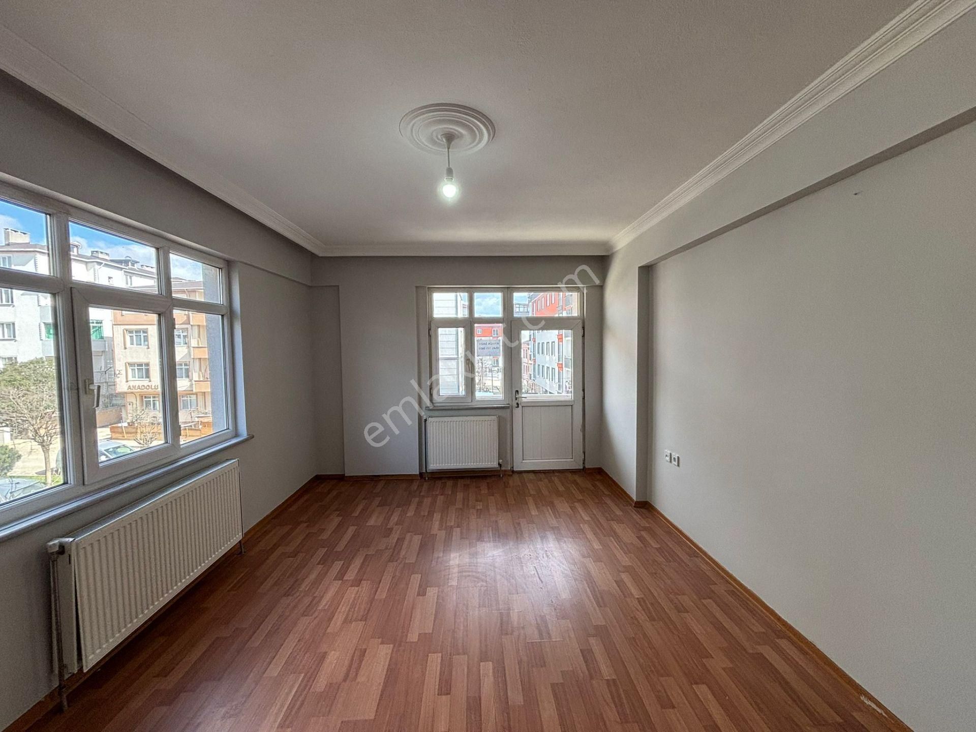 **eryıldız Gayrimenkul'den**fevzipaşa Mah.merkezde Kiralık 2+1 Ön Cephe - Görsel 10