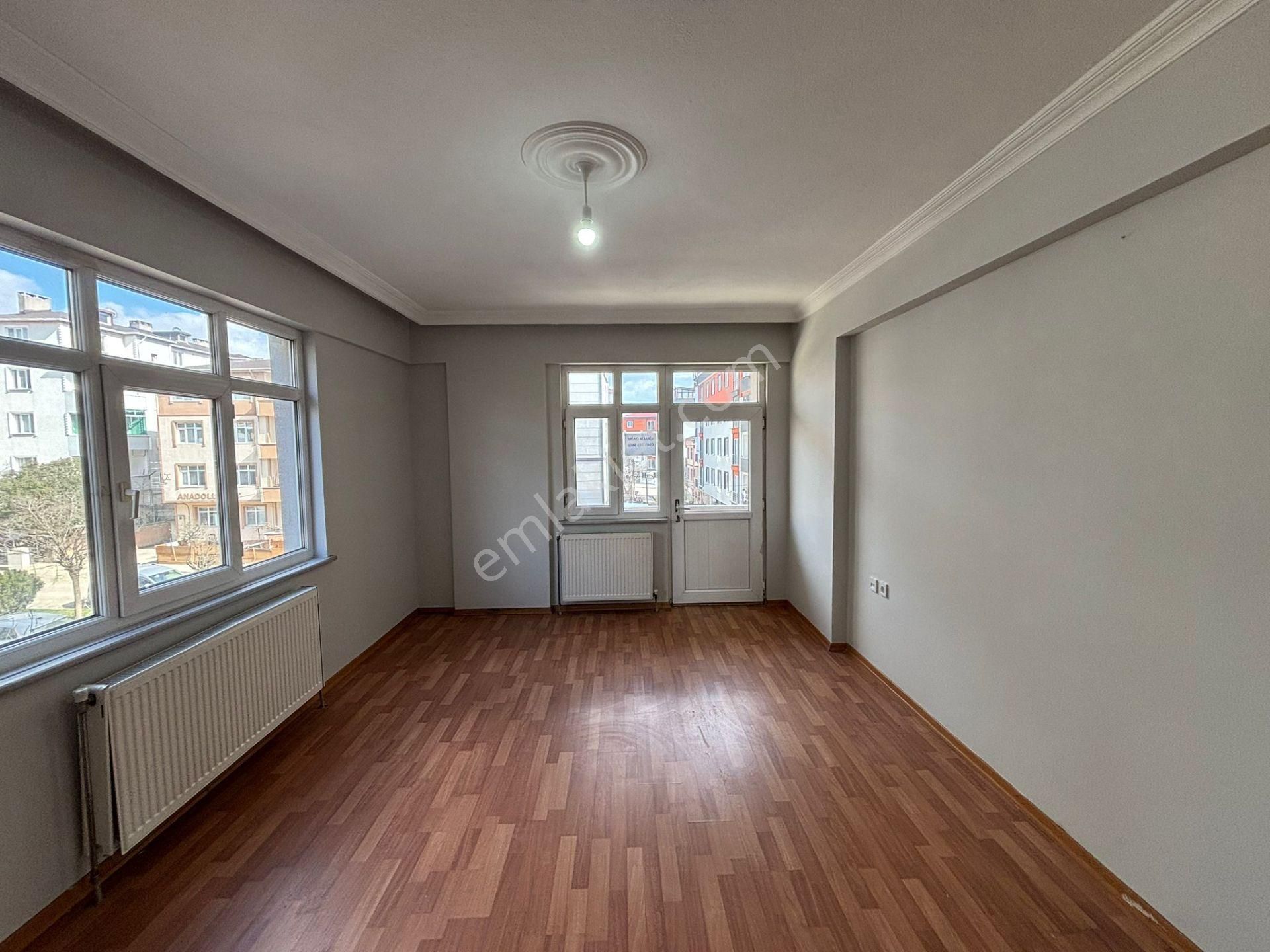 **eryıldız Gayrimenkul'den**fevzipaşa Mah.merkezde Kiralık 2+1 Ön Cephe - Görsel 11