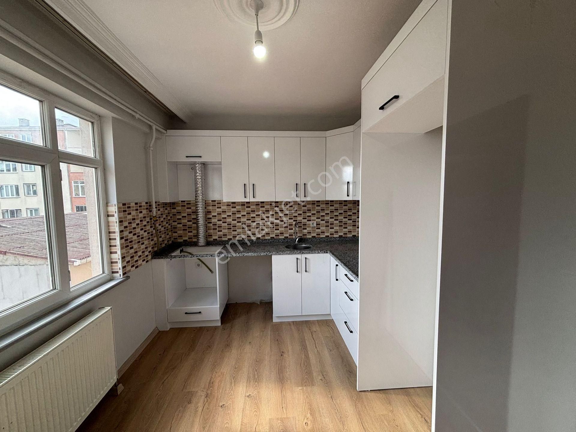 **eryıldız Gayrimenkul'den**fevzipaşa Mah.merkezde Kiralık 2+1 Ön Cephe - Görsel 6