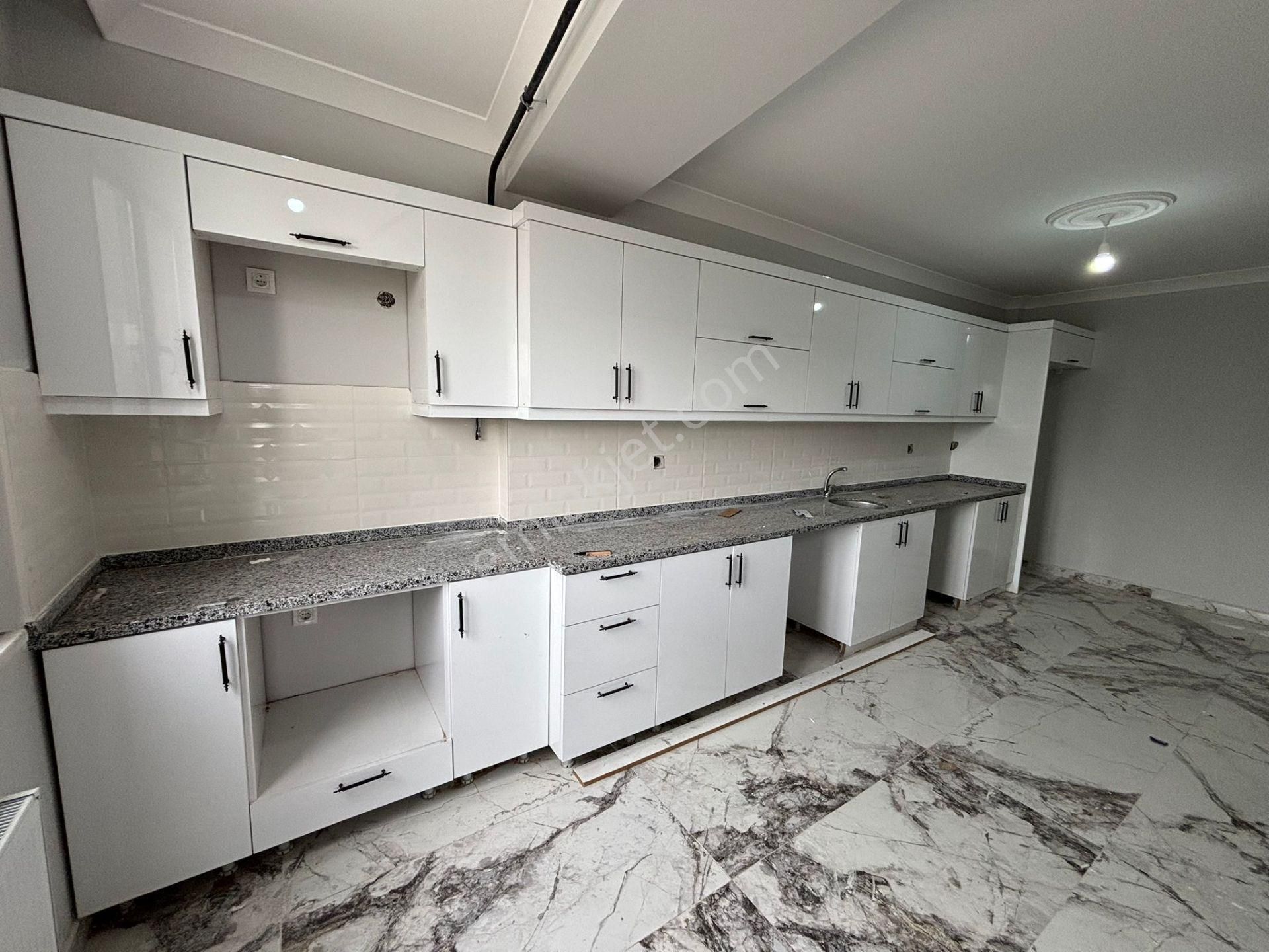 **eryıldız İnşaat'tan**acill Okullar Bölgesinde İskanlı K.otoparklı 120m2 Lüks 2+1